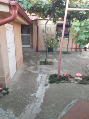 ageuropa.ro vinde casa in zona 14 Mai cu 3 cam. si teren aferent de 500mp.