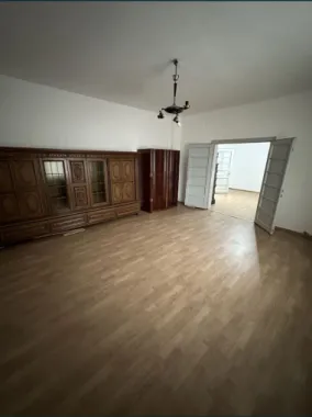 BRASADAS vinde PARTERUL unei case in zona Botizului.