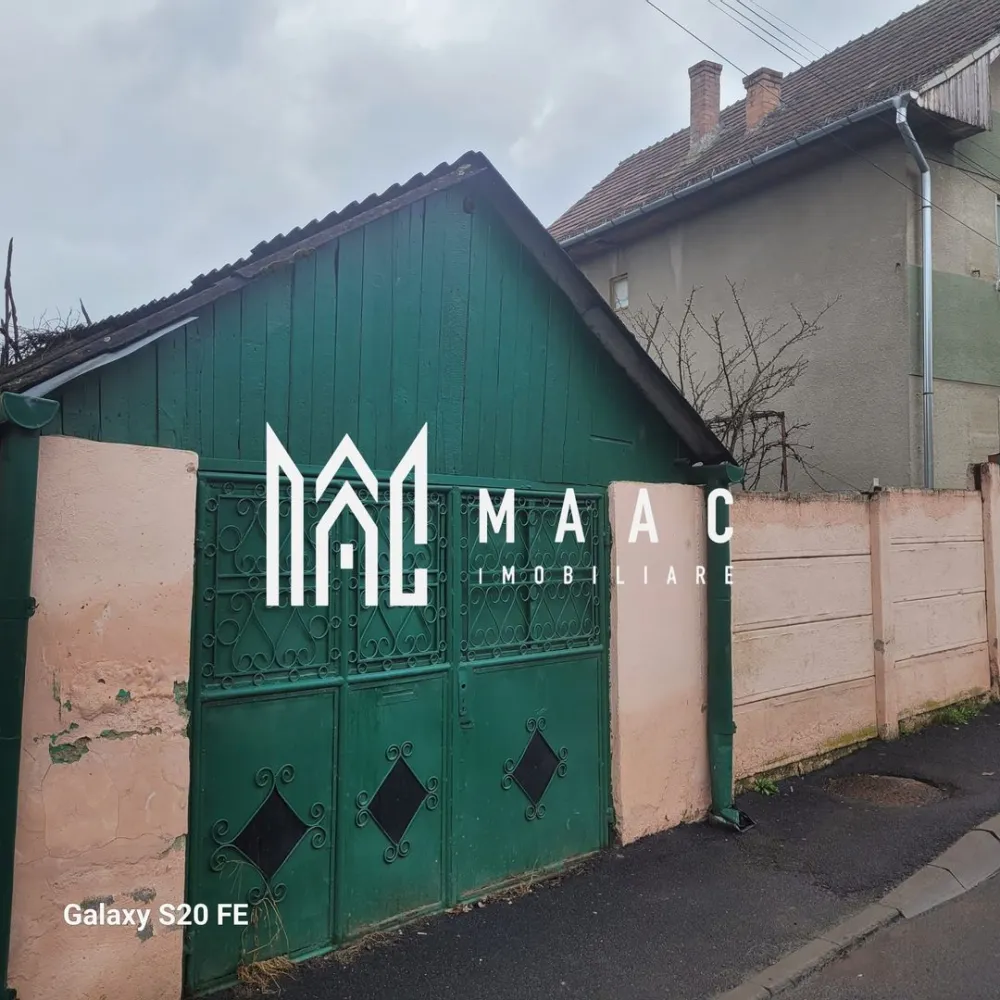 Cisnadie I Central I Casa de renovat I 500 mp teren - MAAC Imobiliare, care oferă spre vânzare Central, la 50 de metri de piața din Cisnădie, o casă cu o suprafață utilă de 97,98 metri pătrați, pivniță construită în suprafață de 33,50 metri pătrați, anexe din cărămidă cu suprafață de 15,23 metri pătrați, anexe de lemn în suprafață construită de 24,64 metri pătrați și 470 de metri pătrați de teren curte, momentan aranjată ca grădină de legume. Exista acces auto pana la casa, dar si un garaj inchis cu usi metalice.

Pentru mai multe detalii precizati telefonic ca ati vazut anuntul cu ID CP3015346