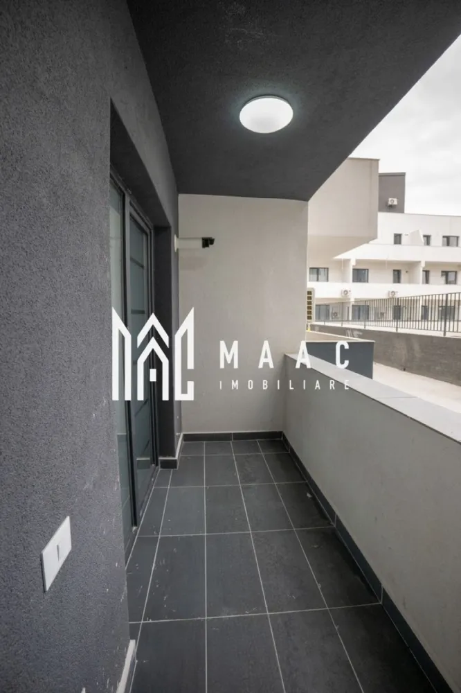 GARSONIERA MOBILATA| PARTER| BLOC 2025| PARCARE INCLUSA - MAAC Imobiliare vă propune spre vânzare o garsonieră modernă, situată pe strada Ostroveni, Râmnicu Vâlcea

Vă prezentăm o garsonieră cochetă, amplasată la parterul unui bloc nou cu 3 etaje, ideală atât pentru locuit, cât și pentru investiție.

Locuința are o suprafață totală de 37 mp, fiind eficient compartimentată astfel:

Living: 14,6 mp
Bucătărie: 10,7 mp
Hol: 3,6 mp
Baie: 4 mp
Balcon: 4 mp

Garsoniera se vinde complet mobilată și utilată, fiind pregătită pentru mutare imediată.

Dotări și beneficii:

Centrală termică proprie
Încălzire prin calorifere
Loc de parcare subteran inclus
Bloc nou, construcție modernă
Acces facil către puncte de interes din zonă

Pentru mai multe detalii și programarea unei vizionări, vă rugăm să contactați MAAC Imobiliare.