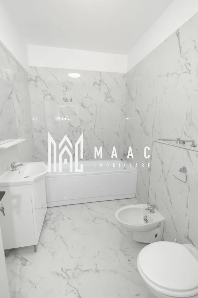 APARTAMENT 2 CAMERE MOBILAT| PARCARE INCLUSA| BLOC 2025 - MAAC Imobiliare vă propune spre vânzare un apartament modern cu 2 camere, situat pe strada Ostroveni, Râmnicu Vâlcea

Vă prezentăm un apartament situat la parterul unui bloc nou, construit în 2025, cu regim de înălțime P+3, ideal pentru locuit sau investiție.

Locuința are o suprafață totală de 61 mp și este eficient compartimentată astfel:

Living: 14,7 mp
Dormitor: 11,8 mp
Bucătărie: 16,7 mp
Baie: 5,2 mp
Balcon generos: 12,4 mp

Apartamentul se vinde complet mobilat, fiind pregătit pentru mutare imediată, și include un loc de parcare.

Dotări și beneficii:

Centrală termică proprie
Încălzire în pardoseală
Aer condiționat montat
Orientare sudică – lumină naturală pe tot parcursul zilei
Bloc nou, construcție modernă

Preț: 98.000 euro

Pentru mai multe detalii și programarea unei vizionări, vă rugăm să contactați MAAC Imobiliare.