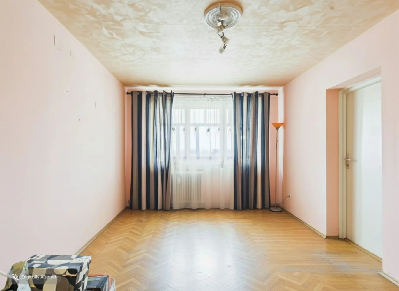 Apartament cu 2 camere de investiții la Podgoria - Nu toate apartamentele sunt gata de mutare… dar unele sunt gata să devină exact cum îți dorești.

Îți prezint un apartament cu 2 camere, situat în zona Podgoria, ideal pentru cei care vor să-și personalizeze locuința de la zero.

Are o suprafață utilă de 45 mp și este decomandat, oferind o compartimentare eficientă și funcțională.

Este situat la etajul 4 din 4, ceea ce înseamnă mai multă liniște și intimitate.

Apartamentul dispune de utilități: apă, curent electric și încălzire prin CET.

Se predă gol și necesită renovări, atât la nivelul pereților, cât și al tavanului – o oportunitate excelentă pentru a-l amenaja exact după gustul tău sau pentru investiție.

Dacă îți dorești un spațiu pe care să îl transformi în „acasă” sau cauți un proiect cu potențial, acesta poate fi alegerea potrivită.

Pentru detalii și vizionări:
Consultant imobiliar Szekeres Carol
Tel: 0729966649
Email: carol.szekeres@propertylab.ro
CP2982598