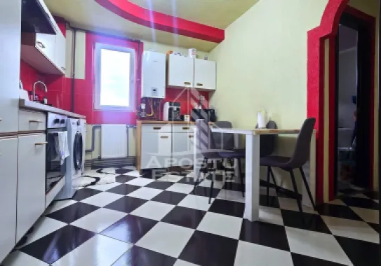 Apartament 3 camere decomandat, etaj 4/4 negociabil