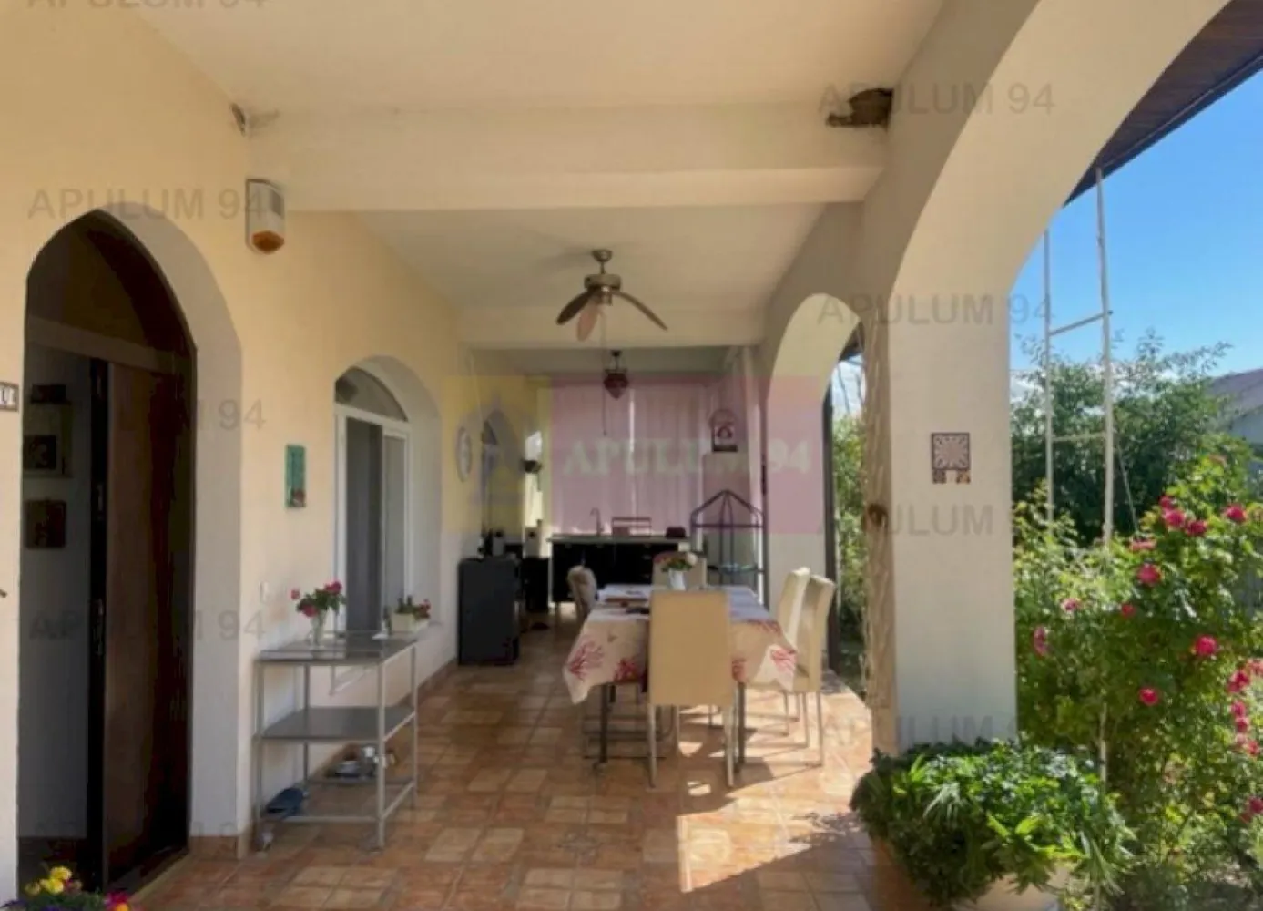 Vila Saftica- Corbeanca- DN1. - Compania Imobiliara Apulum 94 va propune o vila P+1+pod situata in Saftica, in apropiere de DN1 si de Corbeanca. 
Zona este nou dezvoltata, cu vile noi , plina de vedeata, este o oaza de liniste si oxigen. 
Pe un teren de 704 mp situat pe un drum de servitute care se inchide in acest teren, este construita aceasta vila cu o arhitectura foarte frumoasa, cu suprafate vitrate mari ceea ce o face foarte luminoasa. 
Este racordata la toate utilitatile: curent, gaze, apa, canalizare.
Constructia este pe stalpi de beton si umplutura din caramida, cu placi de beton peste fiecare nivel, inclusiv peste etaj, este izolata cu polistiren de 10 si este acoperita cu tigla Spania Escandella. 
Compartimentarea interioara este foarte bine gandita, fiind foarte utila , dupa cum urmeaza:
parter= Living+ dormitor+ baie+ camera tehnica+ bucatarie+hol+ terasa.de 48 mp.
etaj= dormitor matrimonial cu baie proprie si dressing+ dormitor+ baie+ balcon +terasa foarte mare- 47 mp.
Vila are si un pod care se poate inalta si mansarda. 
Finisajele interioare sunt de foarte buna calitate, respectiv termopane PVC Veka, parchet triplu stratificat, marmura in toate baile, piatra naturala in living si peretele scarii si holului de la etaj, usi interioare din lemn pe culoarea alba, 4 aparate de aer conditionat.
Se doreste a se vinde partial mobilata , cu bucataria mobilata .
Se accepta schimb cu o proprietate mai mica plus diferenta de pret. 
Curtea este foarte frumos amenajata, cu brazi, pomi fructiferi, flori, anexa pentru depozitare, gratar, iar pe spatele casei este amenajata o bucatarie functionala si acoperita pentru ocazii si petreceri.
Pentru vizionari si mai multe detalii nu ezitati sa ma contactati pe nr 0733683446- Laura Ionescu.