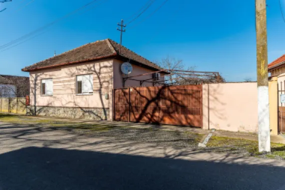 Casa ideală pentru familie: școală la 3 min. Zonă foarte liniștită.