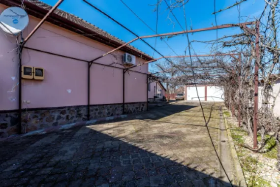 Casa ideală pentru familie: școală la 3 min. Zonă foarte liniștită.