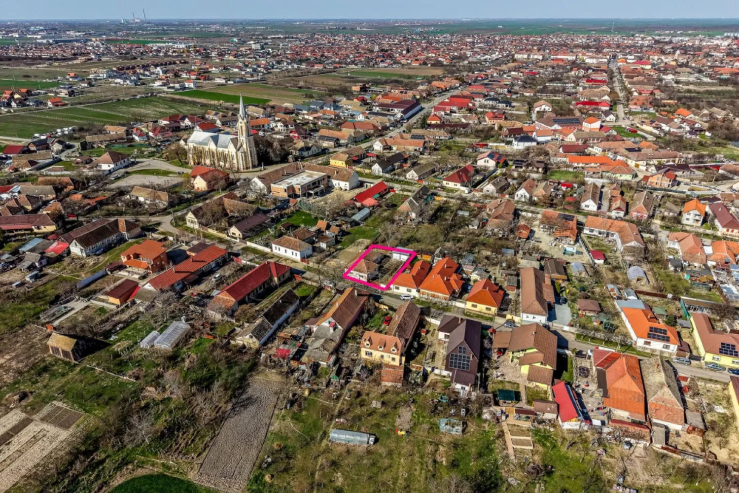 Casa ideală pentru familie: școală la 3 min. Zonă foarte liniștită.