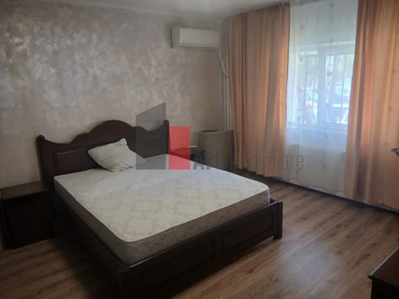 Inchiriere Garsoniera Vitan Mall - Va propunem spre inchiriere o garsoniera situata in zona Vitan Mall, Etaj P/8, decomandata, mobilata si utilata modern, renovata, proaspat zugravita, gresie, faianta, parchet, termopan, aer conditionat, usi schimbate, libera, bloc mixt, apropiere Mihai Bravu, Dristor