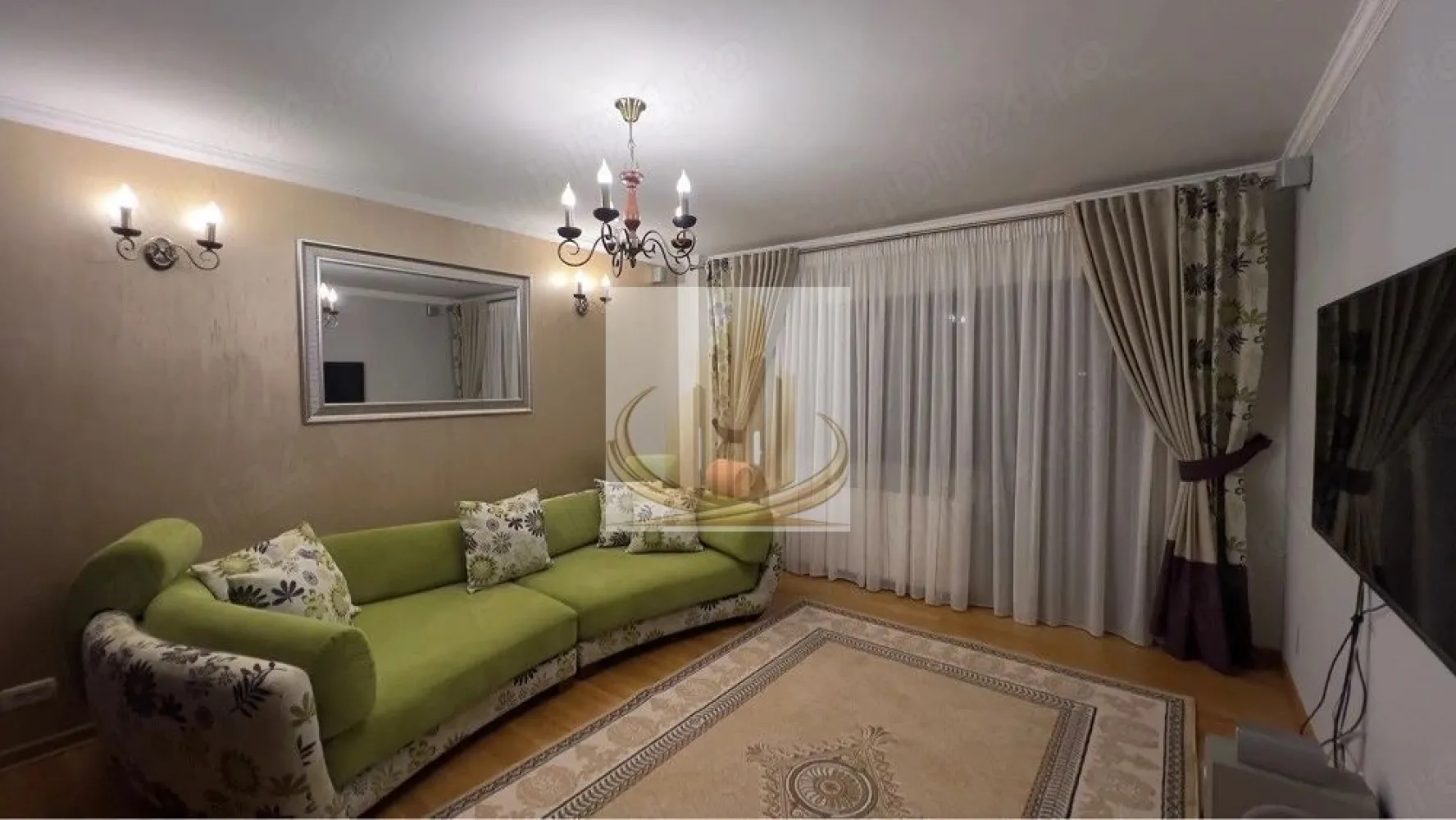 Apartament 3 camere modern, 90 mp, gata de mutare, balcon și 2 băi - Grand Mobilis Imobiliare va propune spre închiriere: Apartament 3 camere complet mobilat
Iti doresti un apartament gata de mutare, spațios și confortabil, Intr o zona liniștita? Grandmobilis Imobiliare va oferi spre închiriere un apartament de 90 mă, ideal pentru familie.

Compartimentare si dotare:
Dormitor copil cu pat simplu, birou pentru studiu si biblioteca
Dormitor matrimonial 
Living generos cu canapea, zona TV si acces pe balcon/terasa amenajata cu masa si 2 scaune 
Bucătarie complet utilata: plita,cuptor,mașina de spălat vase SI combina frigorifica 
Zona de dining cu masa si 4 scaune 
2 bai moderne 
Rotari suplimentare: Aer condiționat, centrala proprie SI mașina de spălat rufe 
Internet si TV
Sistem de alarma 
Avantaje:
Zona liniștita 
Parcarea se poate face ușor in apropierea blocului 
Garanție( echivalenta a doua luni de chirie)
Nu se accepta animale de companie 
Contactați Grand Mobilis Imobiliare pentru vizionare si mutati-vă imediat in noul vostru camine! 
ID intern CP3023967