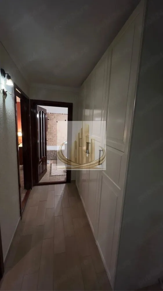 Apartament 3 camere modern, 90 mp, gata de mutare, balcon și 2 băi - Grand Mobilis Imobiliare va propune spre închiriere: Apartament 3 camere complet mobilat
Iti doresti un apartament gata de mutare, spațios și confortabil, Intr o zona liniștita? Grandmobilis Imobiliare va oferi spre închiriere un apartament de 90 mă, ideal pentru familie.

Compartimentare si dotare:
Dormitor copil cu pat simplu, birou pentru studiu si biblioteca
Dormitor matrimonial 
Living generos cu canapea, zona TV si acces pe balcon/terasa amenajata cu masa si 2 scaune 
Bucătarie complet utilata: plita,cuptor,mașina de spălat vase SI combina frigorifica 
Zona de dining cu masa si 4 scaune 
2 bai moderne 
Rotari suplimentare: Aer condiționat, centrala proprie SI mașina de spălat rufe 
Internet si TV
Sistem de alarma 
Avantaje:
Zona liniștita 
Parcarea se poate face ușor in apropierea blocului 
Garanție( echivalenta a doua luni de chirie)
Nu se accepta animale de companie 
Contactați Grand Mobilis Imobiliare pentru vizionare si mutati-vă imediat in noul vostru camine! 
ID intern CP3023967