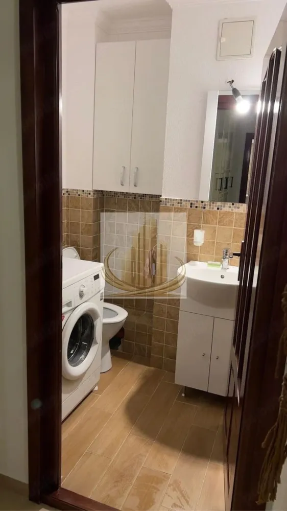 Apartament 3 camere modern, 90 mp, gata de mutare, balcon și 2 băi - Grand Mobilis Imobiliare va propune spre închiriere: Apartament 3 camere complet mobilat
Iti doresti un apartament gata de mutare, spațios și confortabil, Intr o zona liniștita? Grandmobilis Imobiliare va oferi spre închiriere un apartament de 90 mă, ideal pentru familie.

Compartimentare si dotare:
Dormitor copil cu pat simplu, birou pentru studiu si biblioteca
Dormitor matrimonial 
Living generos cu canapea, zona TV si acces pe balcon/terasa amenajata cu masa si 2 scaune 
Bucătarie complet utilata: plita,cuptor,mașina de spălat vase SI combina frigorifica 
Zona de dining cu masa si 4 scaune 
2 bai moderne 
Rotari suplimentare: Aer condiționat, centrala proprie SI mașina de spălat rufe 
Internet si TV
Sistem de alarma 
Avantaje:
Zona liniștita 
Parcarea se poate face ușor in apropierea blocului 
Garanție( echivalenta a doua luni de chirie)
Nu se accepta animale de companie 
Contactați Grand Mobilis Imobiliare pentru vizionare si mutati-vă imediat in noul vostru camine! 
ID intern CP3023967