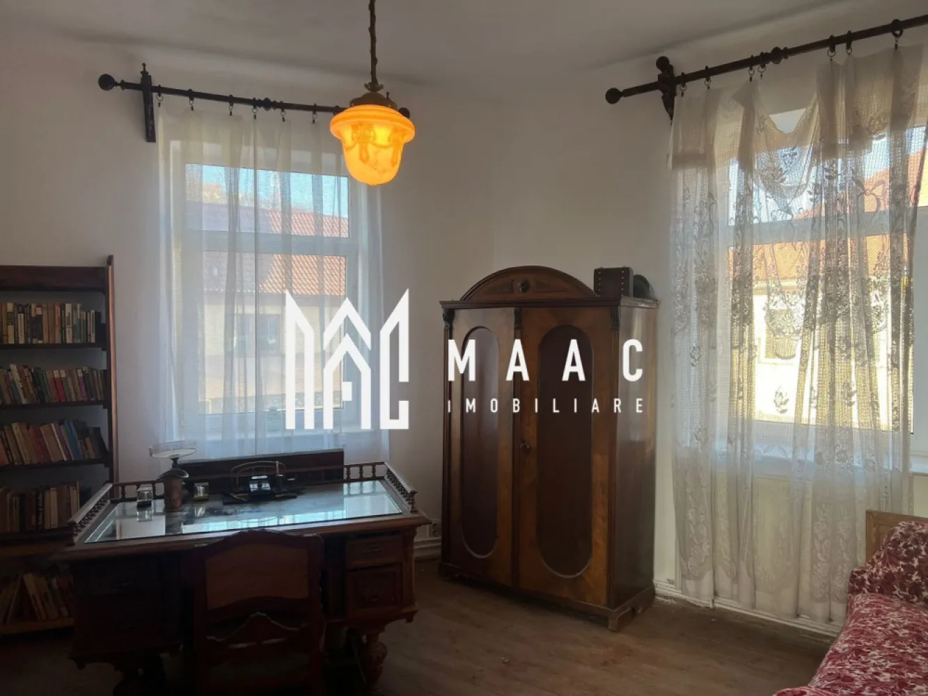 Casă individuală | 4 camere | 450 mp teren | Zonă centrală | Ocna Sibiului - MAAC Imobiliare vă propune spre vânzare o casă individuală, situată singură în curte, în centrul orașului Ocna Sibiului, o zonă liniștită și apreciată pentru proximitatea față de facilități și stațiunea balneară.

 Detalii proprietate
Suprafață teren: 450 mp
Casă singur în curte
Zonă centrală
Curte și spațiu verde generos

 Compartimentare
4 camere
Bucătărie
Baie
Pivniță

 Exterior
Filigorie — ideală pentru relaxare
Curte spațioasă, potrivită pentru amenajarea unei grădini sau zone de recreere

 Avantaje
Poziționare centrală
Proprietate individuală, fără vecini în curte
Teren generos
Ideală pentru locuință permanentă sau casă de vacanță
Potențial bun pentru investiție turistică

📞 Contactează-ne pentru mai multe detalii sau pentru a programa o vizionare, menționează CP2661711!
