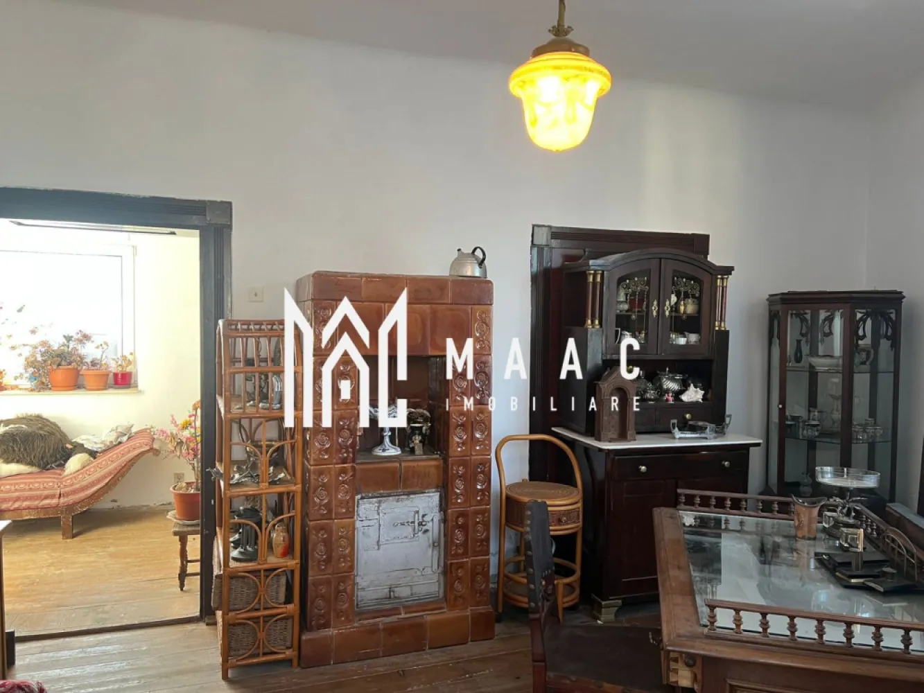 Casă individuală | 4 camere | 450 mp teren | Zonă centrală | Ocna Sibiului - MAAC Imobiliare vă propune spre vânzare o casă individuală, situată singură în curte, în centrul orașului Ocna Sibiului, o zonă liniștită și apreciată pentru proximitatea față de facilități și stațiunea balneară.

 Detalii proprietate
Suprafață teren: 450 mp
Casă singur în curte
Zonă centrală
Curte și spațiu verde generos

 Compartimentare
4 camere
Bucătărie
Baie
Pivniță

 Exterior
Filigorie — ideală pentru relaxare
Curte spațioasă, potrivită pentru amenajarea unei grădini sau zone de recreere

 Avantaje
Poziționare centrală
Proprietate individuală, fără vecini în curte
Teren generos
Ideală pentru locuință permanentă sau casă de vacanță
Potențial bun pentru investiție turistică

📞 Contactează-ne pentru mai multe detalii sau pentru a programa o vizionare, menționează CP2661711!