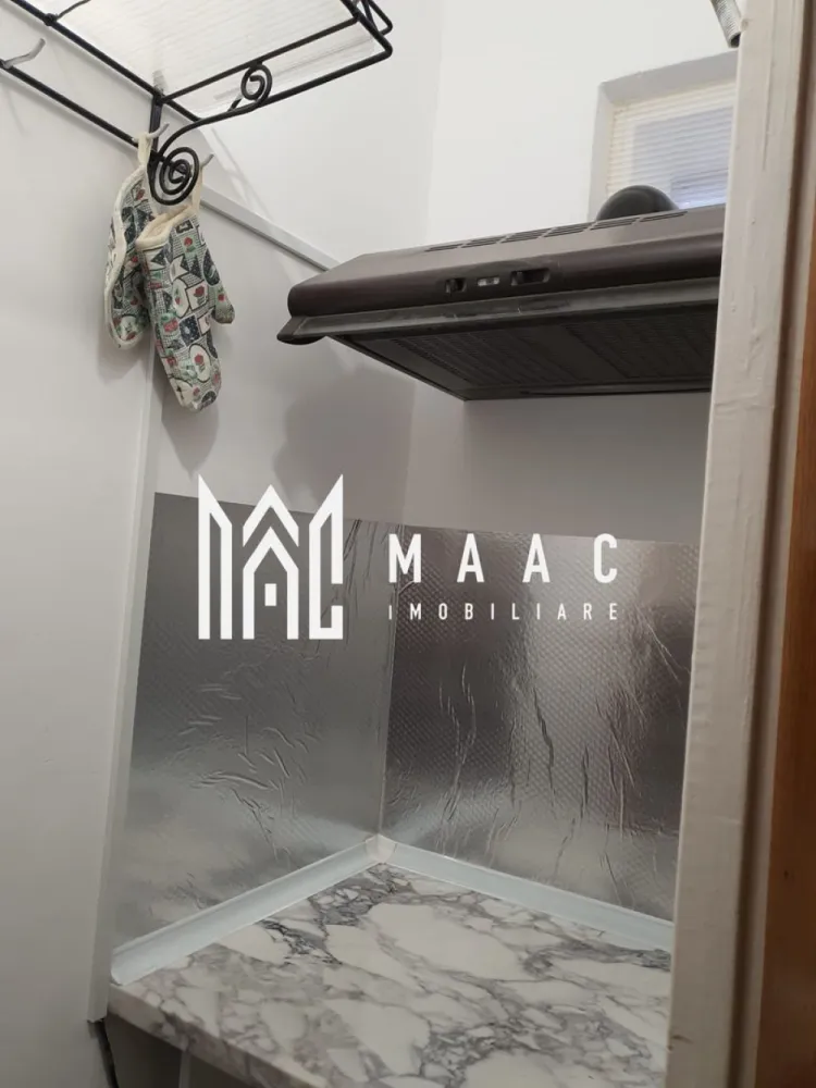 Apartament 2 camere | 48mp utili | Zona Rahovei - MAAC Imobiliare vă propune spre vânzare un apartament cu 2 camere semidecomandate, situat în zona Rahovei, retras de la strada principală, într-un cartier foarte liniștit, cu multă verdeață — ideal pentru cei care caută confort și intimitate.

 Detalii apartament
Etaj: 4 din 5
Compartimentare: semidecomandată
Balcon generos
Centrală proprie
Izolat atât la exterior, cât și la interior

 Compartimentare
2 camere semidecomandate
Bucătărie închisă
2 holuri
Debara
Cămară
Dressing
Balcon spațios

 Dotări & finisaje
Zugrăvit recent
Parchet din lemn lăcuit
Uși din lemn lăcuite
Centrală termică proprie
Izolație exterioară și interioară

 Stare apartament
Apartamentul trebuie mobilat si utilat, oferind posibilitatea personalizării după gustul noului proprietar.

 Avantaje
Zonă retrasă de la strada principală
Foarte liniștită, cu mult spațiu verde
Compartimentare practică, cu multe spații de depozitare
Potrivit pentru locuit sau investiție

 Locație: Zona Rahovei — foarte aproape de Shopping City, Lidl, Kaufland, Mega Image, școli, mijloace de transport, dar ferit de zgomotul urban.

📞 Contactează-ne pentru mai multe detalii sau pentru a programa o vizionare, menționați CP2854733!