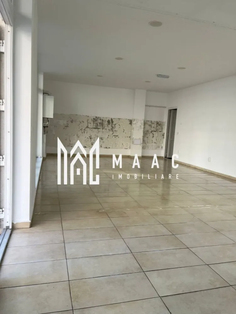 Spatiu comercial/birouri I Parcare I Doamna Stanca - MAAC Imobiliare ofera spre vanzare spatiu amplasat in Zona Hipodrom I - Doamna Stanca.

Pretabil pentru activitati comerciale sau de birou (loc de joaca, agentie, farmacie, magazin, outlet, show-room, frizerie, etc..)

Incaperea are suprafata utila de 57mp, se afla la parterul unui bloc recent construit, izolat, cu regim de inaltime P+6. Aferent - 1 loc de parcare. Front stradal total de 15m.

Facilitati si avantaje:
- centrala proprie
- incalzire in pardoseala
- vestiar

Pentru mai multe detalii va rugam specificati: CP3024144