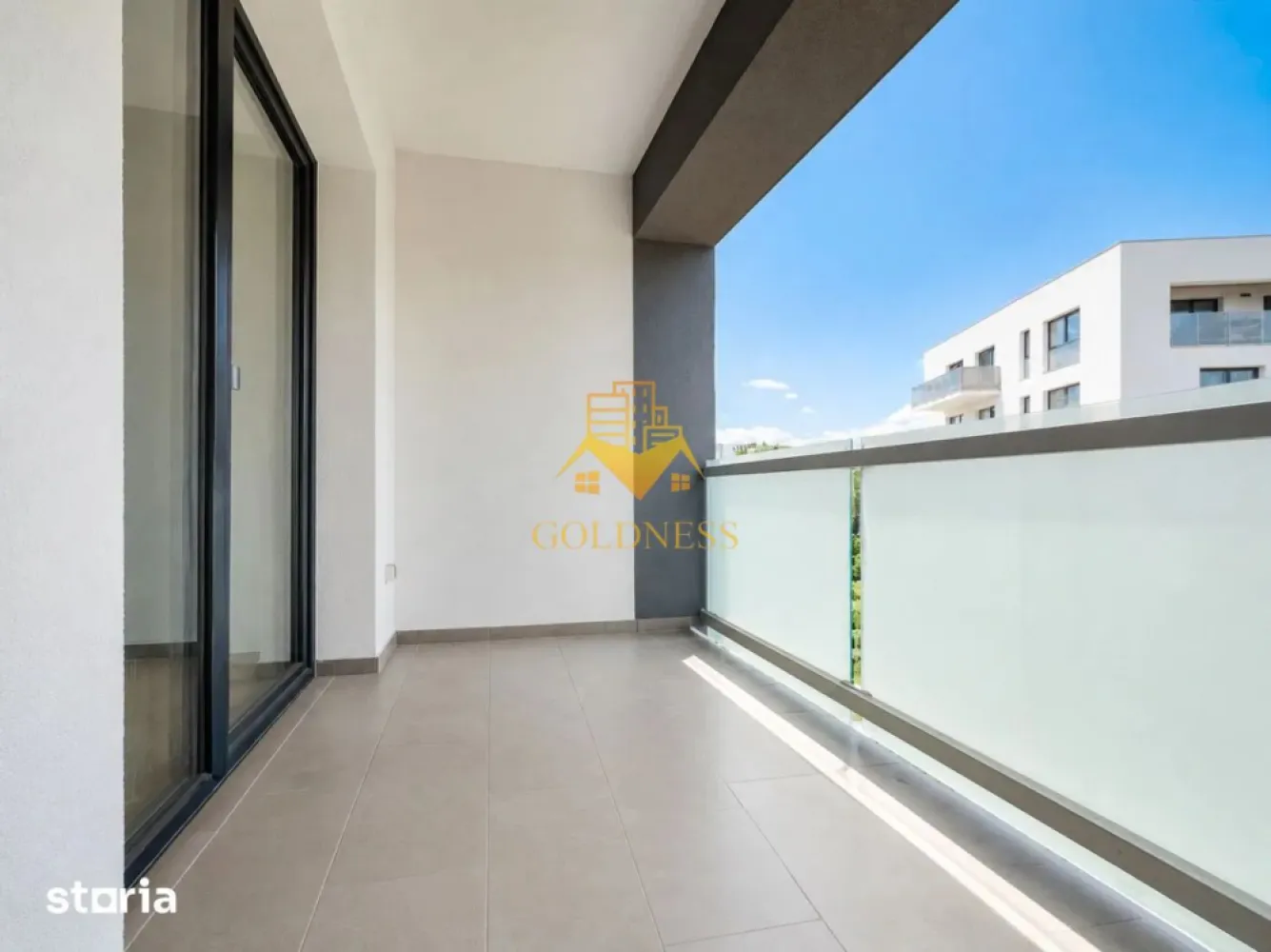 2 camere, modern, terasa, Central, Platinia Mall, zona Motilor, USAMV - GOLDNESS Imobiliare vă propune spre închiriere un apartament cu 2 camere complet mobilat și utilat, la etajul 4 într-un imobil de 10 etaje, în cartierul Manastur. Apartamentul este compartimentat astfel:
 - dormitor cu pat matrimonial, dulap pentru haine, noptiere
 - living cu bucatarie open-space complet utilată, canapea extensibla, loc de servit masa 
 - baie cu cabina de dus, calorifer port prosop inox și dulap pentru depozitare.
 - terasa de 6 mp.

Imobilul este dotat cu toate cele necesare- centrală proprie, mașină de spălat haine, frigider, plită electrică, hotă, etc. 
Se află în apropierea stațiilor de transport în comun, magazine, restaurante, spații verzi, farmacii, etc. 

Dacă sunteți interesați de acest apartament și doriți să îl vizionați, dar și pentru alte oferte sau detalii nu ezitați să ne contactați telefonic sau prin e-mail - goldnessimobiliare@gmail.com. Vă stăm la dispoziție!