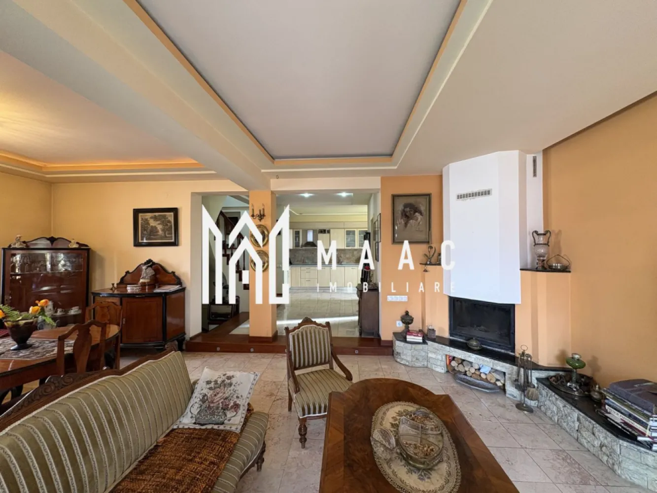 Casa 4 camere I Curte I 220 mp utili I Parcul Sub Arini - MAAC Imobiliare vă propune spre vânzare o casă situată chiar în Parcul Sub Arini, una dintre cele mai căutate zone din oraș, la doar 100 m de Stadionul Municipal Sibiu, cu acces direct la aleea pietonală și pista de biciclete.

Locuința este ideală pentru cei care își doresc liniște, verdeață și aer curat, dar și acces rapid către oraș. În prezent este folosită ca locuință, însă poate fi adaptată ușor și pentru alte activități (birouri, regim hotelier, etc.).

Compartimentarea este practică și oferă suficient spațiu pentru confort:
 • 3 dormitoare
 • 3 băi
 • living + dining
 • birou sau zonă de relaxare/party
 • saună + duș
 • 3 terase
 • spații de depozitare
 * pivnita

Un mare plus al acestei proprietăți este poziția – ieși din casă direct în parc, perfect pentru plimbări, sport sau relaxare.

O alegere potrivită atât pentru locuit, cât și pentru investiție într-o zonă cu cerere ridicată

Pentru mai multe detalii precizati ca ati vazut anuntul cu ID CP3023947
