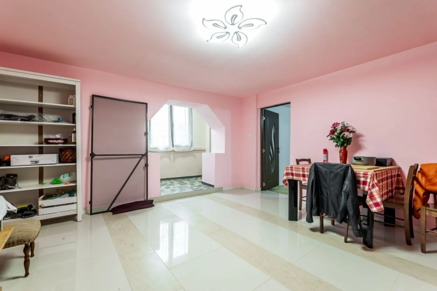 Casă în Vinga – restaurată Integral 2025 | 3 camere | utilități