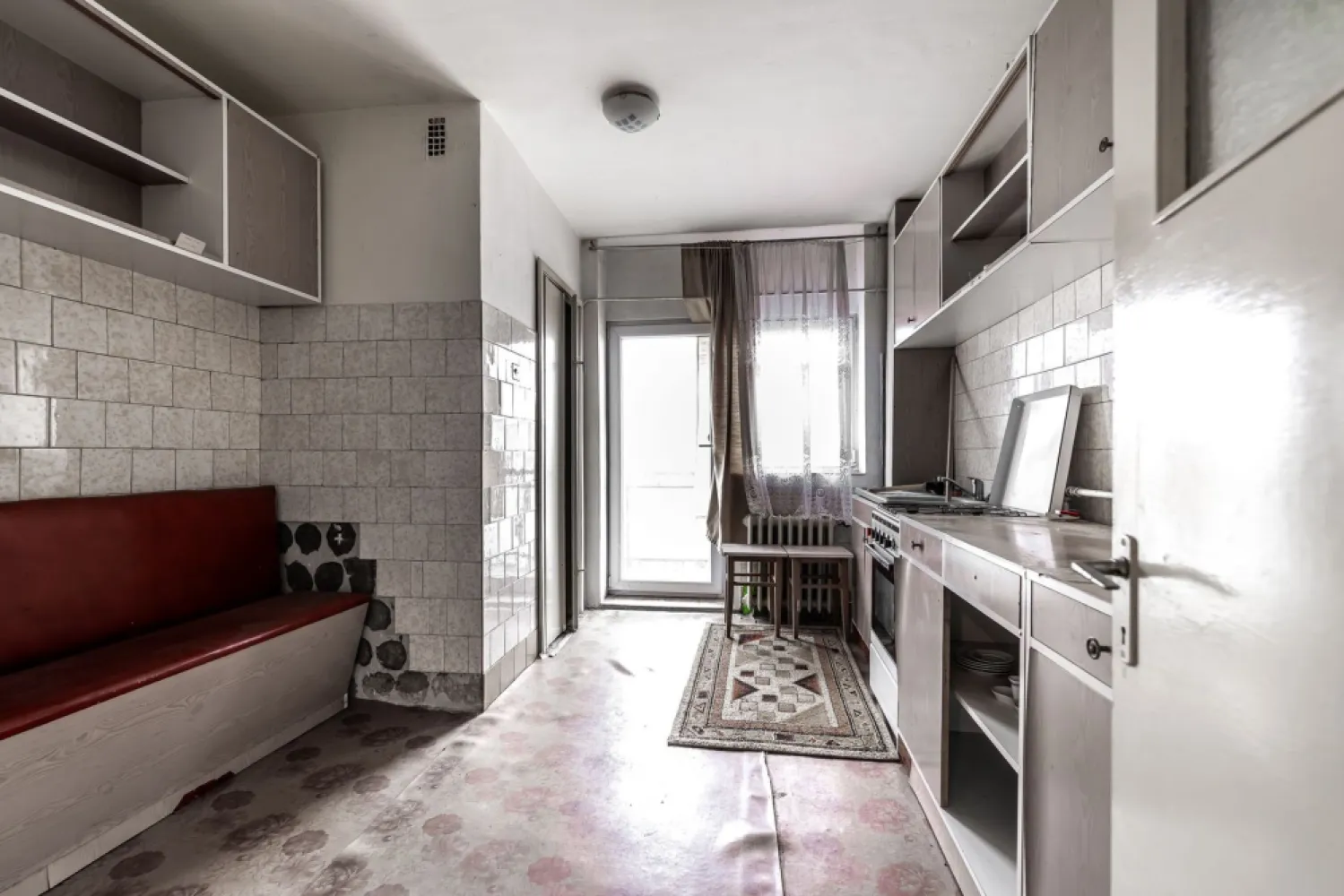 Apartament spatios in centrul orasului Chisineu Cris - Oferim spre vânzare un apartament excepțional cu 4 camere, perfect pentru o familie cu unul sau doi copii care dorește să fie mai aproape de școală și facilități urbane. 

Amplasat în cea mai bună locație din Chișineu-Criș, acest apartament se află într-un bloc cu cele mai mari apartamente din zonă.
 
Beneficiați de camere foarte mari, 2 balcoane spațioase și o vedere splendidă atât spre bulevard, cât și spre curtea interioară a blocului. 

Locația vă oferă acces rapid la unitățile de învățământ și la principalele magazine ale orașului, cum ar fi Lidl și Penny, care sunt la doi pași. 

În plus, aveți la dispoziție un garaj în folosință. 

Apelați acum: 0742543526 Mihai Bica

O astfel de oportunitate nu trebuie ratată!
