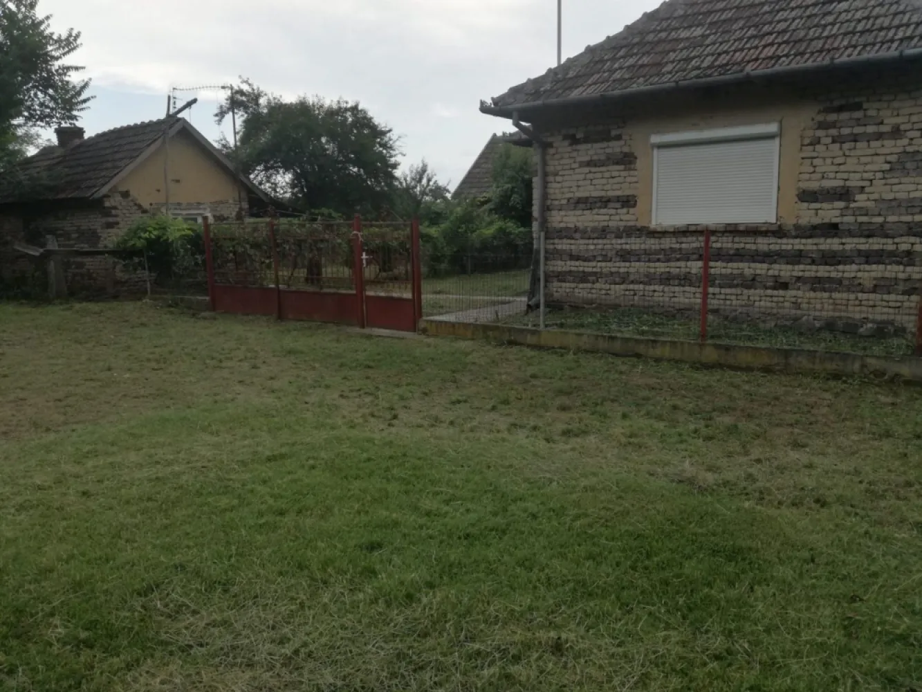 Ag BRASADAS vinde casa LOCUIBILA 3 cam teren 5.000 mp HOREA. - Agenția BRASADAS vinde casa individuala cu 3 camere si teren aferent de 5.000 mp. în localitatea Horea din județul Satu Mare. Casa este LOCUIBILA. 
www.brasadas.com.