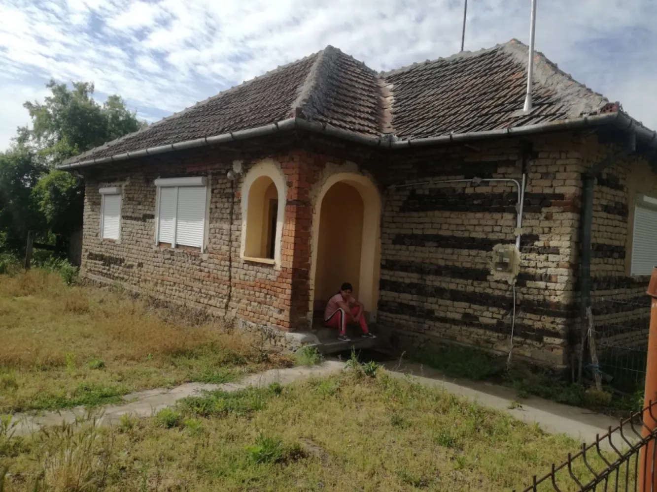 Ag BRASADAS vinde casa LOCUIBILA 3 cam teren 5.000 mp HOREA. - Agenția BRASADAS vinde casa individuala cu 3 camere si teren aferent de 5.000 mp. în localitatea Horea din județul Satu Mare. Casa este LOCUIBILA. 
www.brasadas.com.