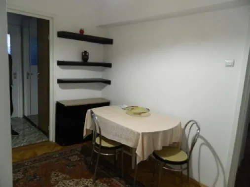 Apartament lux, zona Piata Victoriei, 4 camere , 2 bai, centrala termica terasa