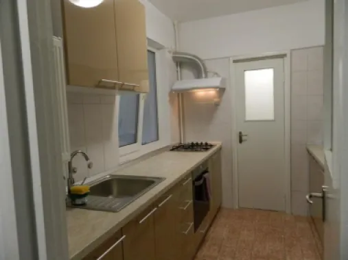 Apartament lux, zona Piata Victoriei, 4 camere , 2 bai, centrala termica terasa