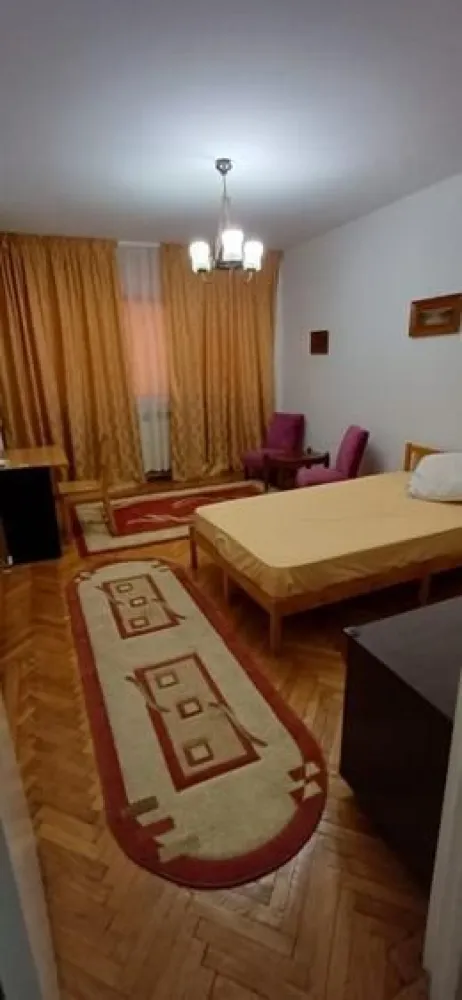 Apartament lux, zona Piata Victoriei, 4 camere , 2 bai, centrala termica terasa