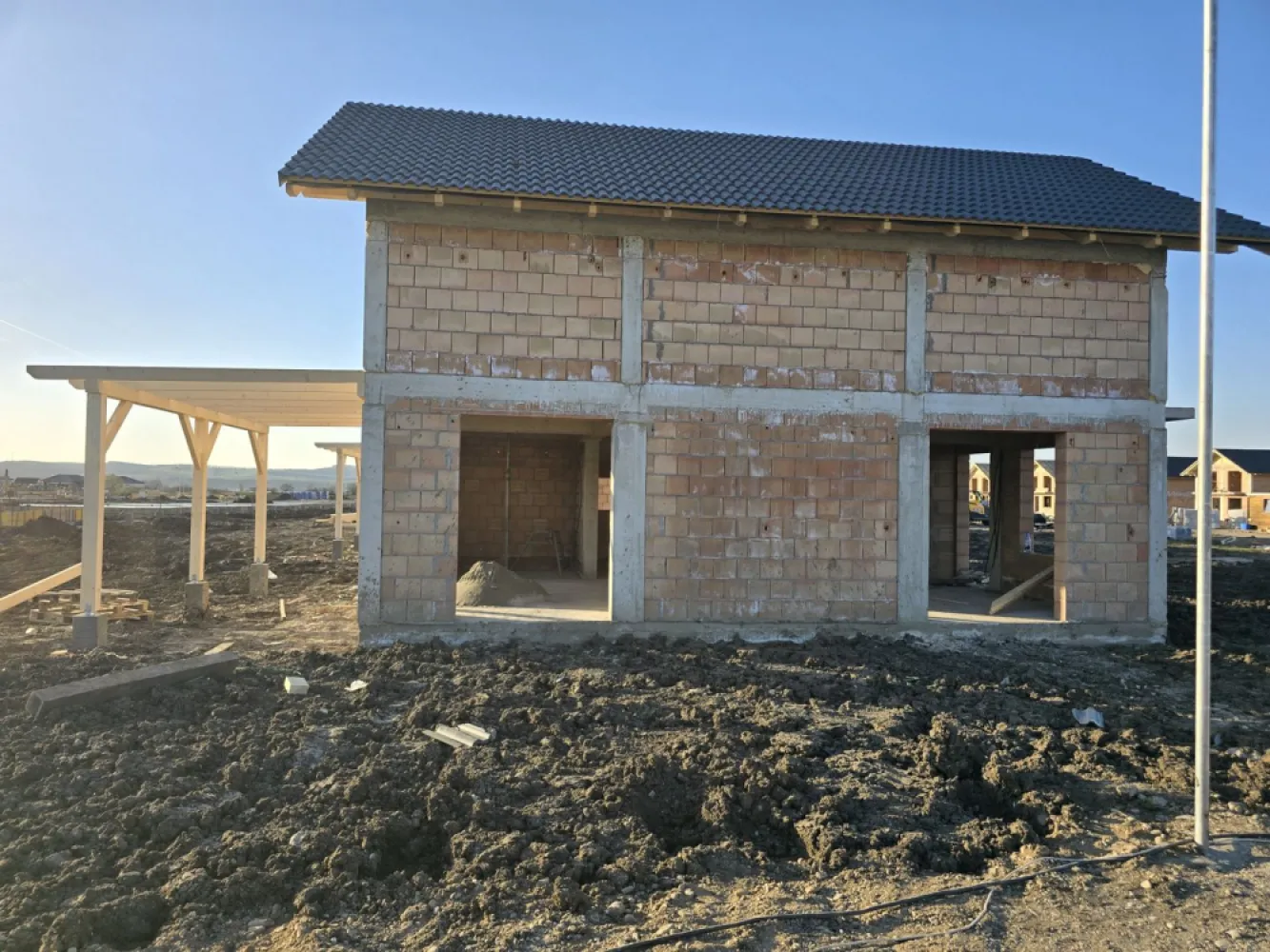 Casa 4 camere la cheie,10 minute de spital 150mp,700mp teren