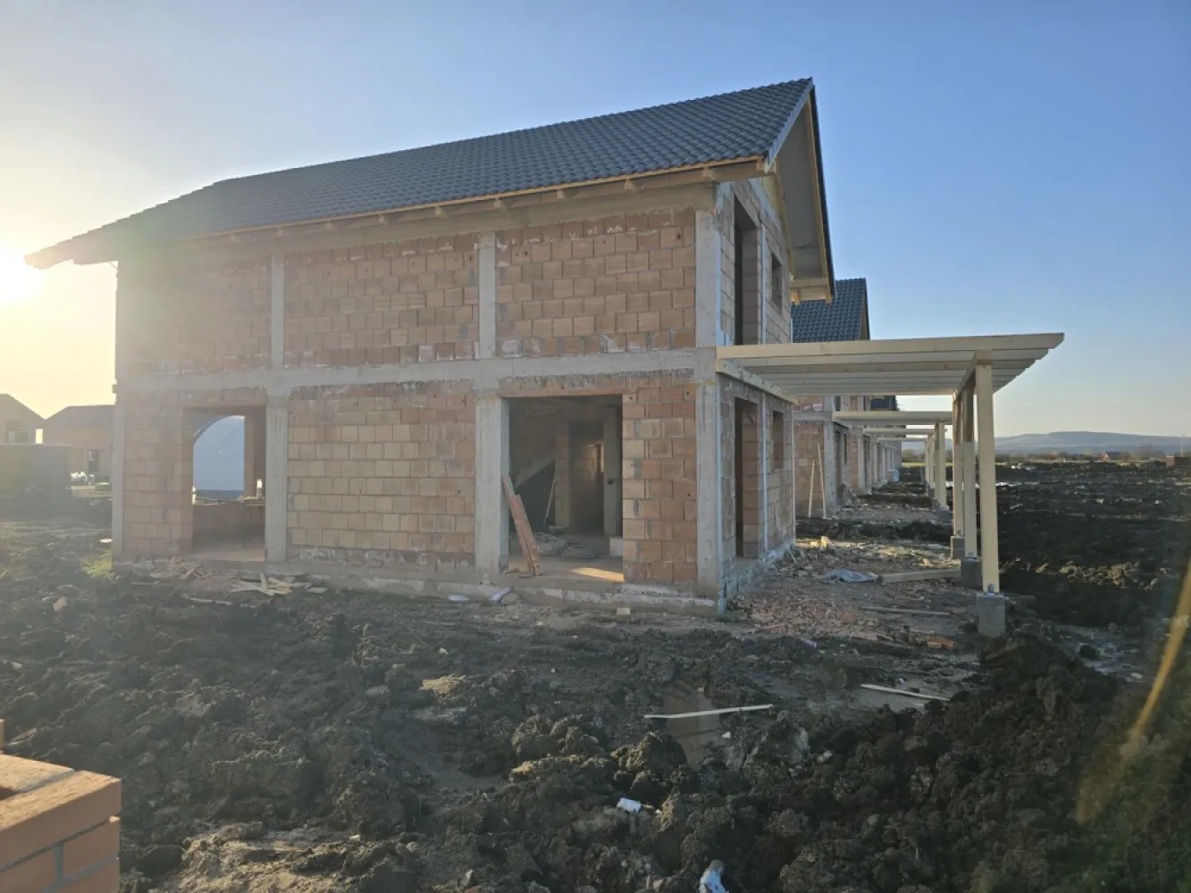 Casa 4 camere la cheie,10 minute de spital 150mp,700mp teren