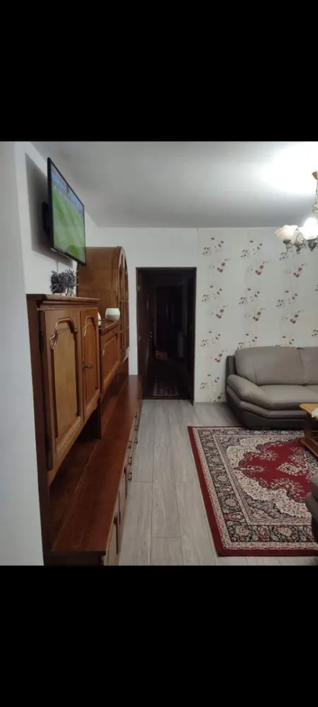 BRASADAS vinde ap 4 cam etaj 4/4 Careiului LIDL. - Agentia Imobiliara BRASADAS vinde apartament cu 4 camere din caramida, strada Careiului zona LIDL complet mobilat, instalație incalzire noua ,geamuri termopan, 2 aparate de aer condiționat, acoperiș izolat ,beci curat, etaj 4/4,,imediat ocupabil.
Www.brasadas.com.