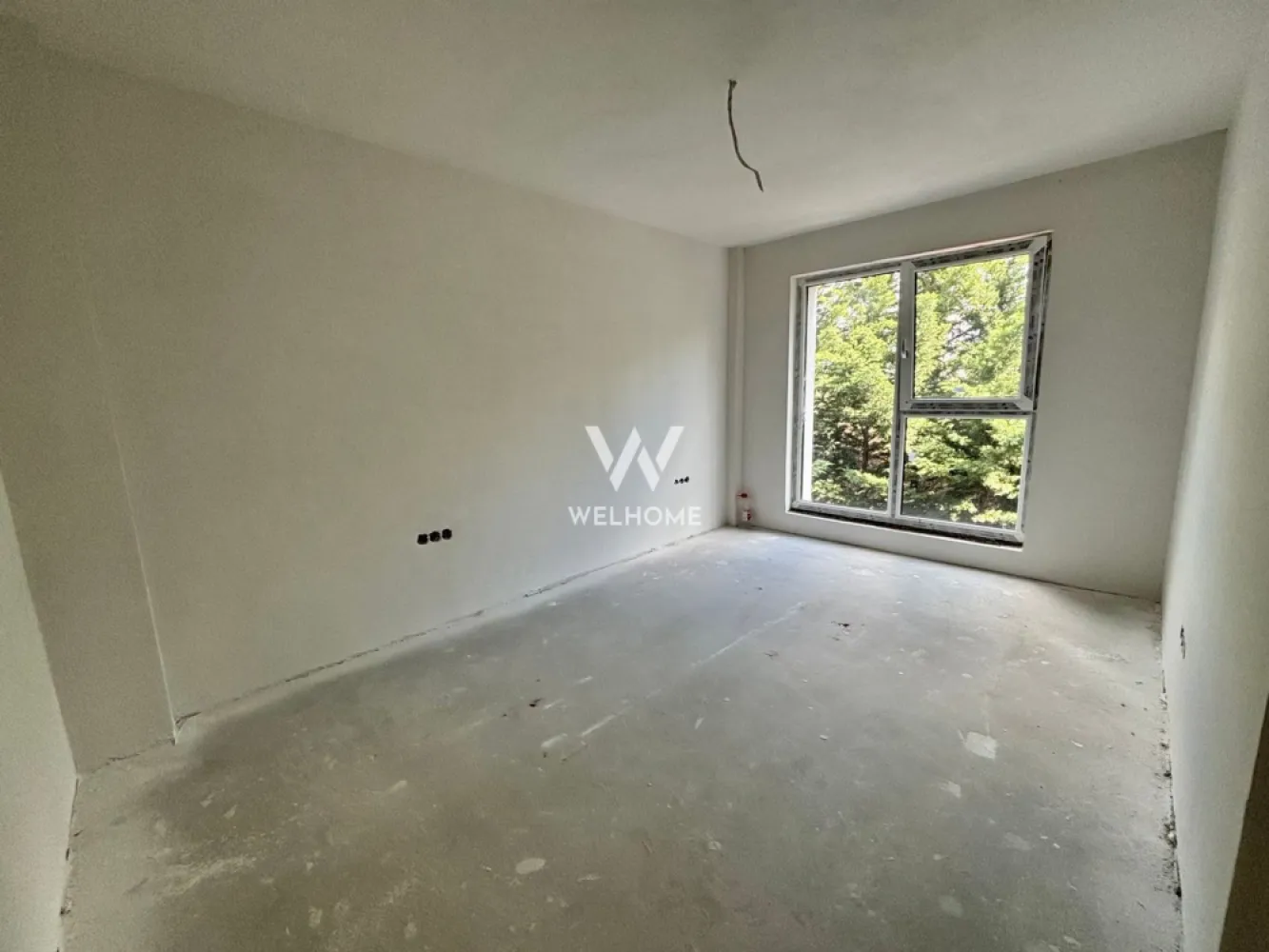 Apartament 2 camere cu grădină proprie de 50 mp - !!! Ofertă: doar luna aprilie ai 2 locuri de parcare incluse în preț.
 Descoperă confortul unui apartament modern situat la parterul unei vile, într-un complex rezidențial nou, înconjurat de natură – ideal pentru relaxare și un stil de viață echilibrat.

 Suprafață utilă: 49 mp
 Grădină privată: 50 mp – perfectă pentru momente de relaxare, joacă sau seri de grătar

 Compartimentare inteligentă:
 • Living spațios cu bucătărie open-space (30 mp)
 • Dormitor matrimonial confortabil (13 mp)
 • Baie cu geam
 • Hol

 Dotări moderne - Încălzire prin pompă de căldură – eficiență ridicată și costuri reduse de întreținere
 Loc de parcare inclus în preț.

 Prețuri: • 90.000 € + TVA – semifinisat
 • 100.000 € + TVA – finisat la cheie
 Termen de predare: mai 2026

 Contactează-ne acum pentru mai multe detalii sau pentru a programa o vizionare! 
 Acest apartament este alegerea ideală atât pentru locuință proprie, cât și pentru investiție.
 Detalii și vizionări: Laura - 0743030351