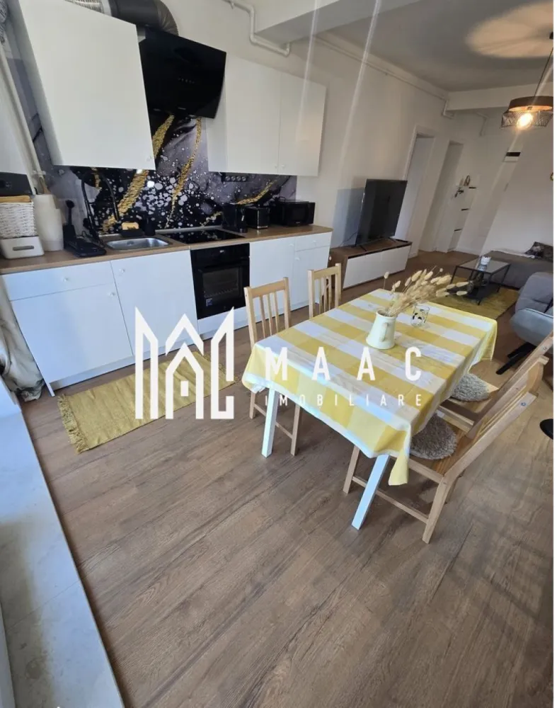 Apartament 2 Camere I Sibiu I DaVinci | Ideal Investiție | Mobilat - MAAC Imobiliare propune spre vânzare un apartament modern cu 2 camere, situat în cartierul DaVinci din Sibiu, una dintre cele mai căutate zone rezidențiale, cu cerere ridicată pentru închiriere.

Proprietatea reprezintă o oportunitate excelentă atât pentru locuit, cât și pentru investiție, având potențial foarte bun de închiriere datorită poziționării, calității construcției și dotărilor premium. Apartamentul se vinde complet mobilat și utilat, fiind pregătit pentru mutare sau închiriere imediată.

Caracteristici generale:
Suprafață utilă: 50 mp
Compartimentare: decomandat
Etaj: parter din 2
Imobil tip vilă, construcție din cărămidă
An construcție: 2025
Apartament intabulat
Loc de parcare inclus

Compartimentare:
Dormitor
Living cu bucătărie open space
Baie
Hol
2 terase cu pardoseală din granit și balustrade din sticlă
Balcon de 7 mp
Orientare sudică – apartament luminos

Dotări și finisaje:
Centrală termică proprie
Încălzire în pardoseală
Parchet, gresie, faianță de calitate
Terase amenajate cu granit
Storuri electrice exterioare
Videointerfon
Instalații sanitare moderne
Electrocasnice noi
Complet mobilat și utilat

Avantaje investiționale:
Zonă cu cerere ridicată pentru închiriere
Cartier modern, foarte căutat în Sibiu
Posibilitate de închiriere imediată fără investiții suplimentare
Randament atractiv datorită poziționării și dotărilor
Ideal pentru închiriere pe termen lung sau regim hotelier

Avantaje locație – DaVinci Sibiu:
Spații verzi generoase
Aer curat și liniște
Zonă rezidențială în plină dezvoltare
Acces facil către oraș

Apartament de vânzare în Sibiu, ideal pentru cumpărători care caută siguranță, confort și o investiție imobiliară profitabilă.

Pentru mai multe informații sau pentru programarea unei vizionări, vă rugăm să ne contactați și să menționați ID-ul proprietății: CP3026220.