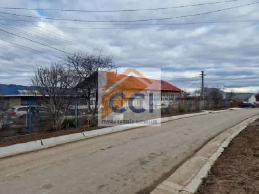 Se oferă spre vânzare / închiriere clădire cu spațiu comercial