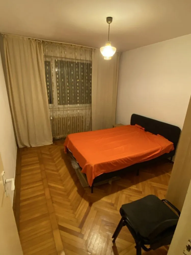 2 camere vis a vis AFI Cotroceni - parcare - proprietar - Apartament 2 camere vis a vis de intrare AFI Cotroceni

parter din 4, 53mp, bloc reabilitat, repartitoare caldura.
loc parcare inclus
situat la 50m de Afi si 3 min de metrou Orizont

Direct proprietar.

1 chirie + 1 garantie
