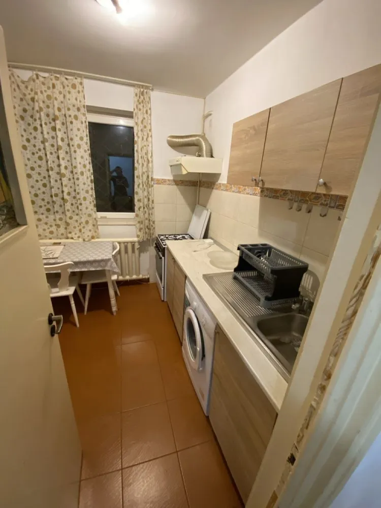2 camere vis a vis AFI Cotroceni - parcare - proprietar - Apartament 2 camere vis a vis de intrare AFI Cotroceni

parter din 4, 53mp, bloc reabilitat, repartitoare caldura.
loc parcare inclus
situat la 50m de Afi si 3 min de metrou Orizont

Direct proprietar.

1 chirie + 1 garantie