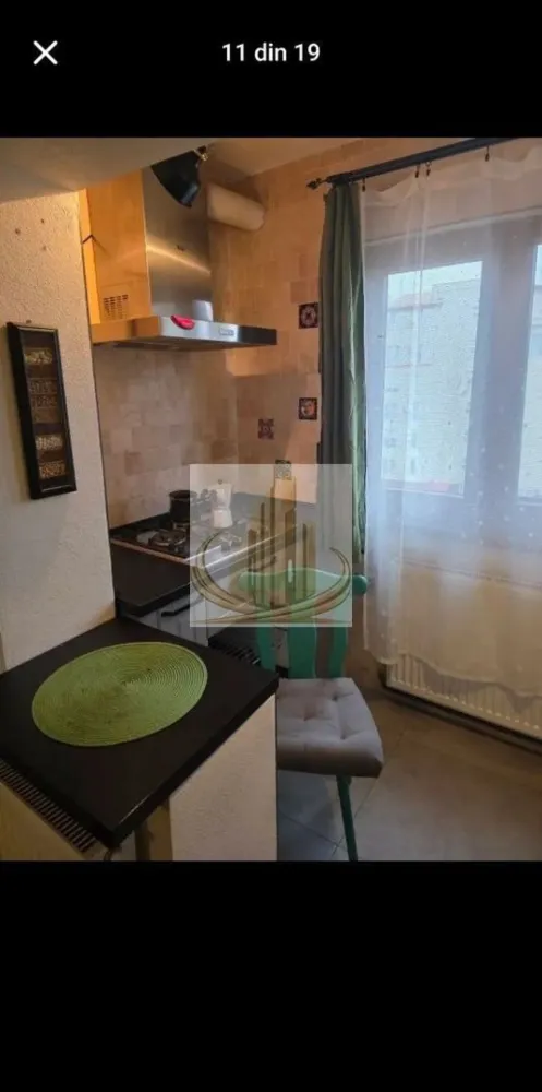 Grand Mobilis vă propune spre închiriere un apartament cu 2 camere - Grand Mobilis vă propune spre închiriere un apartament cu 2 camere decomandat, situat în zona Girocului, la doar 3 minute de Lidl și Kaufland.

Apartamentul are o suprafață de 54 mp și este poziționat la etajul 4, fiind ideal pentru persoane care își doresc confort și acces rapid către puncte de interes.

Imobilul este compartimentat eficient și dispune de:

1 dormitor cu pat matrimonial, dulap pentru haine și TV
1 living spațios, care poate fi utilizat și ca al doilea dormitor (dotat cu 2 paturi de o persoană)
1 bucătărie open-space cu hol și balcon, complet utilată: frigider, aer condiționat, cuptor electric, aragaz, cuptor cu microunde, mașină de spălat vase, mașină de spălat haine cu uscător
1 baie
Centrală proprie pentru un confort termic optim

Apartamentul se închiriază complet mobilat și utilat, fiind pregătit pentru mutare imediată.

Preț: 450 €/lună + garanție 450 €

Pentru mai multe detalii sau programarea unei vizionări, nu ezitați să ne contactați.

Grand Mobilis – alegerea potrivită pentru locuința ta! 
ID intern CP3028719