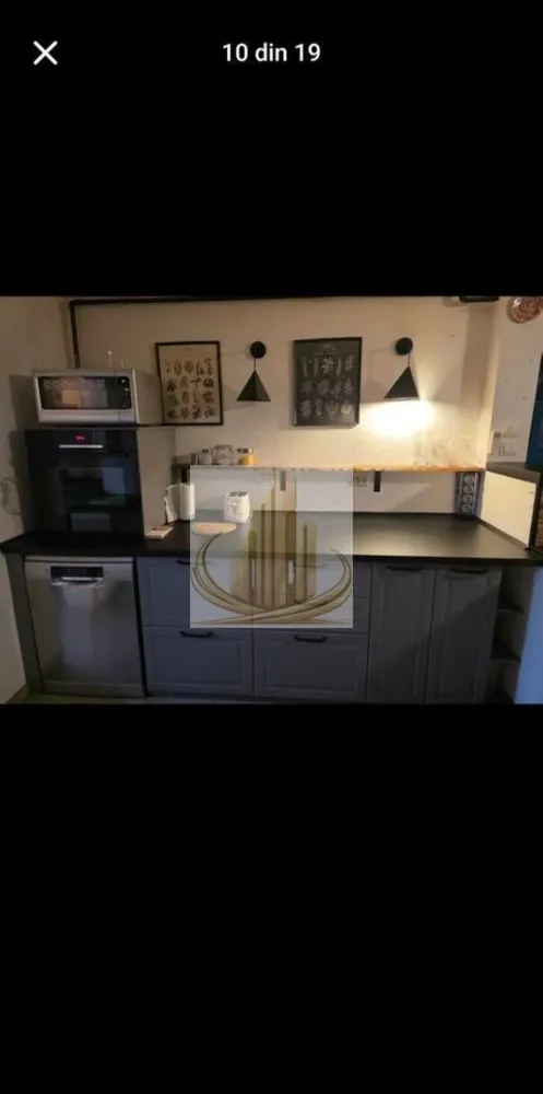 Grand Mobilis vă propune spre închiriere un apartament cu 2 camere - Grand Mobilis vă propune spre închiriere un apartament cu 2 camere decomandat, situat în zona Girocului, la doar 3 minute de Lidl și Kaufland.

Apartamentul are o suprafață de 54 mp și este poziționat la etajul 4, fiind ideal pentru persoane care își doresc confort și acces rapid către puncte de interes.

Imobilul este compartimentat eficient și dispune de:

1 dormitor cu pat matrimonial, dulap pentru haine și TV
1 living spațios, care poate fi utilizat și ca al doilea dormitor (dotat cu 2 paturi de o persoană)
1 bucătărie open-space cu hol și balcon, complet utilată: frigider, aer condiționat, cuptor electric, aragaz, cuptor cu microunde, mașină de spălat vase, mașină de spălat haine cu uscător
1 baie
Centrală proprie pentru un confort termic optim

Apartamentul se închiriază complet mobilat și utilat, fiind pregătit pentru mutare imediată.

Preț: 450 €/lună + garanție 450 €

Pentru mai multe detalii sau programarea unei vizionări, nu ezitați să ne contactați.

Grand Mobilis – alegerea potrivită pentru locuința ta! 
ID intern CP3028719