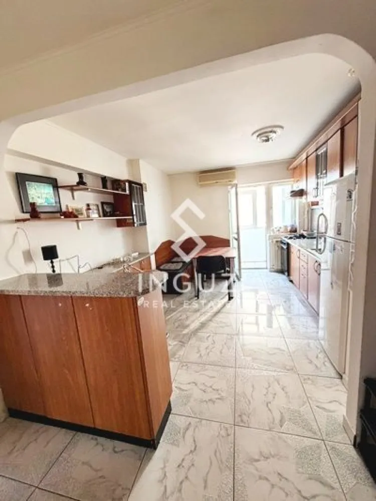 Apartament de închiriat | 2 camere | Decomandat | Zona Piața Muncii - Apartament de închiriat | 2 camere | Decomandat | Zona Piața Muncii

Preț: 450 € / lună
Comision: 50%

Detalii:

2 camere decomandate
62 mp
Etaj 6
Bloc construit între 1990–2000
Mobilat

Descriere:
Apartament spațios și luminos, compartimentat eficient, ideal pentru locuire confortabilă într-o zonă centrală și bine conectată.

Transport & Acces:

La aproximativ 15 minute de mers pe jos până la Piața Muncii Metro Station
Acces rapid la multiple linii de autobuz și tramvai
Conexiune directă către centru (Unirii), Dristor, Titan și alte zone importante
Acces facil către artere principale precum Bulevardul Basarabia și Calea Călărași

În apropiere:

Supermarketuri și magazine (Mega Image, Lidl, Kaufland)
Restaurante, cafenele și fast-food
Farmacii, bănci și servicii
Săli de fitness și centre comerciale
Școli și grădinițe
Spații verzi precum Parcul Național și Arena Națională

Disponibil: Imediat

Contact:
Inguz Real Estate
+40 774 017 567