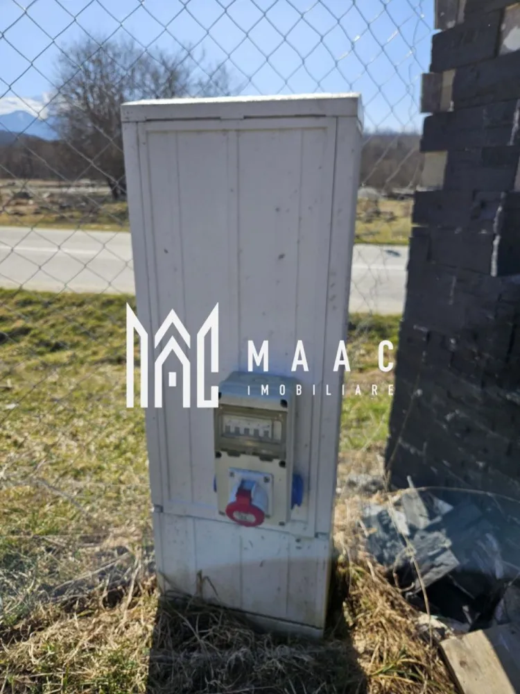 Teren | Intravilan | 2300 MP | Utiliati | Porumbacu de Sus - MAAC Imobiliare vă propune spre vânzare un teren intravilan în Porumbacu de Sus, cu priveliște deosebită către Munții Făgăraș

Vă prezentăm un teren intravilan construibil, cu o suprafață de 2.300 mp, situat în Porumbacu de Sus, într-o zonă extrem de liniștită, ideală pentru cei care își doresc intimitate și apropiere de natură.

Caracteristici principale:

Suprafață: 2.300 mp
Regim: intravilan – construibil
Utilități disponibile în zonă
Acces facil

Punct forte:
Terenul beneficiază de o priveliște superbă către Munții Făgăraș, oferind un cadru natural spectaculos, perfect pentru relaxare sau dezvoltare rezidențială.

Avantaje locație:
Zonă foarte liniștită, ferită de aglomerație
Peisaj natural deosebit
Apropiere de atracții turistice și trasee montane

Potrivit pentru:
Construcția unei locuințe permanente sau case de vacanță
Investiție pe termen lung
Dezvoltare turistică sau rezidențială

Pentru mai multe detalii sau pentru a programa o vizionare, vă rugăm să ne contactați specificând ID: CP3022452