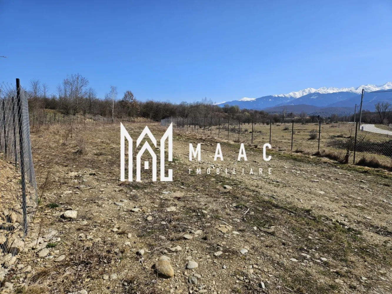 Teren | Intravilan | 2300 MP | Utiliati | Porumbacu de Sus - MAAC Imobiliare vă propune spre vânzare un teren intravilan în Porumbacu de Sus, cu priveliște deosebită către Munții Făgăraș

Vă prezentăm un teren intravilan construibil, cu o suprafață de 2.300 mp, situat în Porumbacu de Sus, într-o zonă extrem de liniștită, ideală pentru cei care își doresc intimitate și apropiere de natură.

Caracteristici principale:

Suprafață: 2.300 mp
Regim: intravilan – construibil
Utilități disponibile în zonă
Acces facil

Punct forte:
Terenul beneficiază de o priveliște superbă către Munții Făgăraș, oferind un cadru natural spectaculos, perfect pentru relaxare sau dezvoltare rezidențială.

Avantaje locație:
Zonă foarte liniștită, ferită de aglomerație
Peisaj natural deosebit
Apropiere de atracții turistice și trasee montane

Potrivit pentru:
Construcția unei locuințe permanente sau case de vacanță
Investiție pe termen lung
Dezvoltare turistică sau rezidențială

Pentru mai multe detalii sau pentru a programa o vizionare, vă rugăm să ne contactați specificând ID: CP3022452