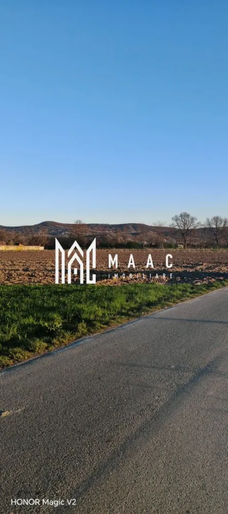 Teren | Intravilan | 1800 MPU | Porumbacu de Jos - MAAC Imobiliare vă propune spre vânzare un teren intravilan situat în Porumbacu de Jos, cu acces direct la DN și priveliște către Munții Făgăraș

Vă oferim spre vânzare un teren intravilan construibil, cu o suprafață de 1.800 mp, amplasat într-o zonă liniștită din Porumbacu de Jos, ideal atât pentru locuință, cât și pentru investiție.

Caracteristici principale:

Suprafață: 1.800 mp
Regim: intravilan – construibil
Deschidere și acces direct la DN
Utilități în apropiere
Teren ușor accesibil

Punct forte:
Proprietatea beneficiază de o priveliște frumoasă către Munții Făgăraș, oferind un cadru natural plăcut și relaxant, departe de agitația urbană.

Avantaje locație:

Zonă liniștită, cu potențial de dezvoltare
Acces rapid către principalele artere rutiere
Apropiere de puncte de interes turistic din zonă

Potrivit pentru:

Construcție casă de vacanță sau locuință permanentă
Investiție imobiliară
Dezvoltare proiect rezidențial

Pentru mai multe detalii sau pentru a programa o vizionare, vă rugăm să ne contactați specificând ID : CP3022388