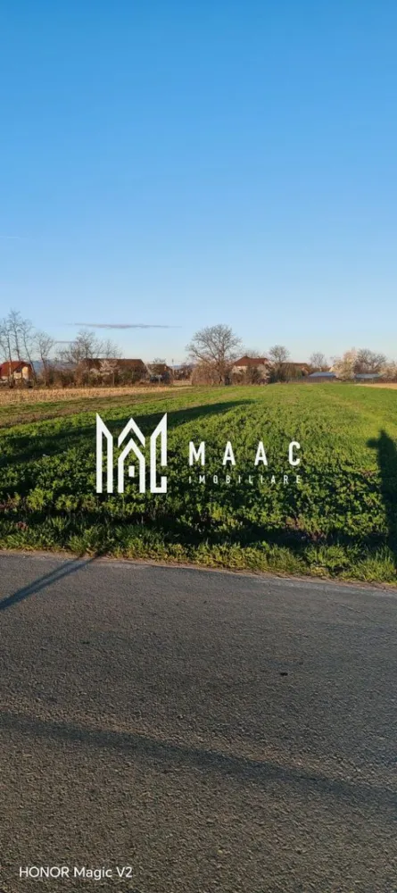 Teren | Intravilan | 1800 MPU | Porumbacu de Jos - MAAC Imobiliare vă propune spre vânzare un teren intravilan situat în Porumbacu de Jos, cu acces direct la DN și priveliște către Munții Făgăraș

Vă oferim spre vânzare un teren intravilan construibil, cu o suprafață de 1.800 mp, amplasat într-o zonă liniștită din Porumbacu de Jos, ideal atât pentru locuință, cât și pentru investiție.

Caracteristici principale:

Suprafață: 1.800 mp
Regim: intravilan – construibil
Deschidere și acces direct la DN
Utilități în apropiere
Teren ușor accesibil

Punct forte:
Proprietatea beneficiază de o priveliște frumoasă către Munții Făgăraș, oferind un cadru natural plăcut și relaxant, departe de agitația urbană.

Avantaje locație:

Zonă liniștită, cu potențial de dezvoltare
Acces rapid către principalele artere rutiere
Apropiere de puncte de interes turistic din zonă

Potrivit pentru:

Construcție casă de vacanță sau locuință permanentă
Investiție imobiliară
Dezvoltare proiect rezidențial

Pentru mai multe detalii sau pentru a programa o vizionare, vă rugăm să ne contactați specificând ID : CP3022388