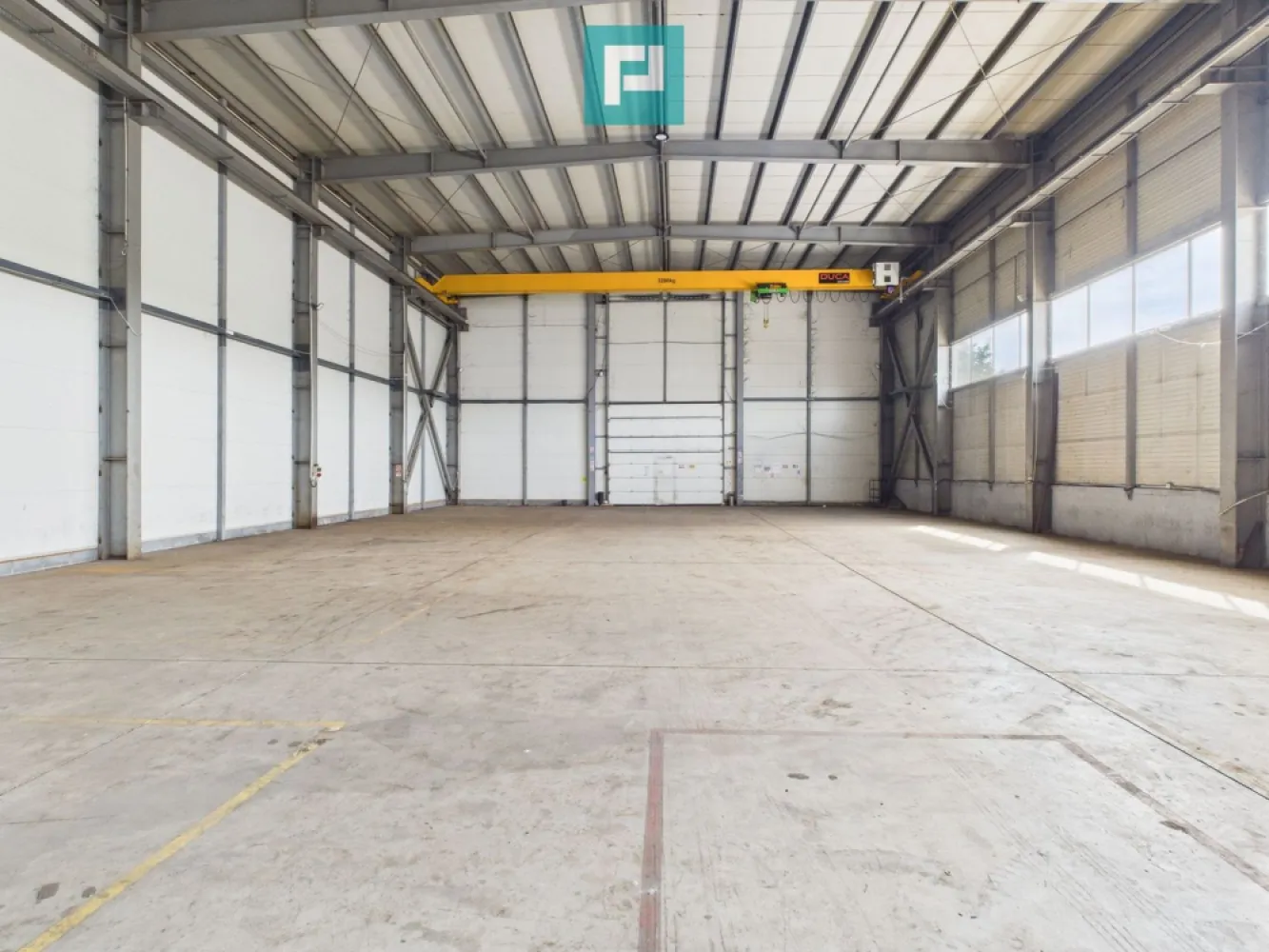 Hală industrială cu pod rulant de 3 tone în Arad - Property Lab vă propune spre inchiriere - Hală ideală pentru activități de producție, depozitare sau logistică, având acces facil către infrastructura rutieră principală.
La doar 4 km de autostrada A1, această proprietate este alegerea perfectă pentru companii care caută spațiu generos, utilități complete și acces excelent.

Caracteristici:

- Suprafață utilă: 1087 mp
- Suprafață construită: 1150 mp
- Dotări: Pod rulant, curent trifazic
- Acces: TIR și auto, parcare
- Acces securizat
- un container destinat spațiului de birouri
- un container cu destinație vestiar și toaletă
- Utilități: Apă, canal, curent, gaz – toate pe proprietate.

Pentru mai multe detalii și pentru programarea unei vizionări, nu ezitați să mă contactați.

Raluca Marinescu– Property Lab
Telefon: 0755 083 764
e-mail: raluca.marinescu@propertylab.ro

CP2662419