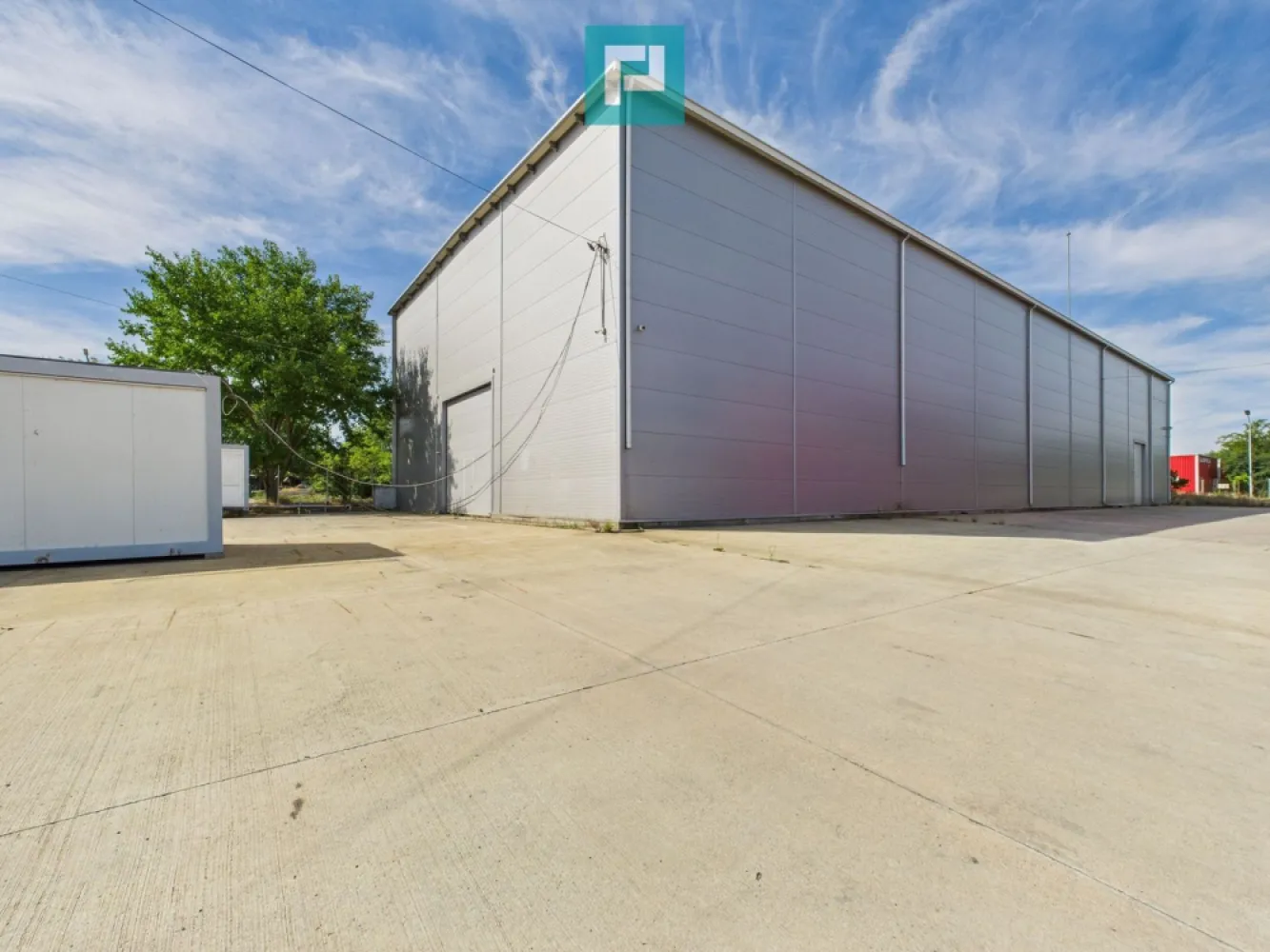 Hală industrială cu pod rulant de 3 tone în Arad - Property Lab vă propune spre inchiriere - Hală ideală pentru activități de producție, depozitare sau logistică, având acces facil către infrastructura rutieră principală.
La doar 4 km de autostrada A1, această proprietate este alegerea perfectă pentru companii care caută spațiu generos, utilități complete și acces excelent.

Caracteristici:

- Suprafață utilă: 1087 mp
- Suprafață construită: 1150 mp
- Dotări: Pod rulant, curent trifazic
- Acces: TIR și auto, parcare
- Acces securizat
- un container destinat spațiului de birouri
- un container cu destinație vestiar și toaletă
- Utilități: Apă, canal, curent, gaz – toate pe proprietate.

Pentru mai multe detalii și pentru programarea unei vizionări, nu ezitați să mă contactați.

Raluca Marinescu– Property Lab
Telefon: 0755 083 764
e-mail: raluca.marinescu@propertylab.ro

CP2662419