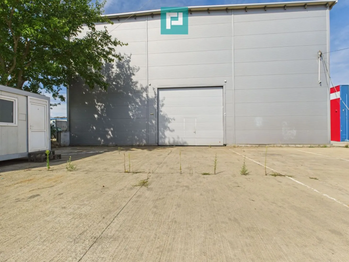 Hală industrială cu pod rulant de 3 tone în Arad - Property Lab vă propune spre inchiriere - Hală ideală pentru activități de producție, depozitare sau logistică, având acces facil către infrastructura rutieră principală.
La doar 4 km de autostrada A1, această proprietate este alegerea perfectă pentru companii care caută spațiu generos, utilități complete și acces excelent.

Caracteristici:

- Suprafață utilă: 1087 mp
- Suprafață construită: 1150 mp
- Dotări: Pod rulant, curent trifazic
- Acces: TIR și auto, parcare
- Acces securizat
- un container destinat spațiului de birouri
- un container cu destinație vestiar și toaletă
- Utilități: Apă, canal, curent, gaz – toate pe proprietate.

Pentru mai multe detalii și pentru programarea unei vizionări, nu ezitați să mă contactați.

Raluca Marinescu– Property Lab
Telefon: 0755 083 764
e-mail: raluca.marinescu@propertylab.ro

CP2662419