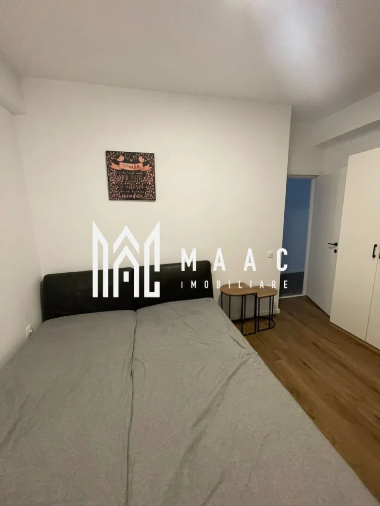 Apartament 2 Camere | Decomandat | Loc de parcare | O.Goga - MAAC Imobiliare vă propune spre vânzare un apartament modern cu 2 camere, complet mobilat și utilat, cu finisaje contemporane, situat într-o zonă liniștită, ideal pentru locuire proprie sau investiție.

Apartamentul este luminos și primitor, evidențiindu-se prin amenajarea modernă, spațiile aerisite și mobilierul nou, ales pentru funcționalitate și confort. Compartimentarea este practică și eficientă, adaptată unui stil de viață urban.

Caracteristici principale:
-living spațios
-dormitor confortabil
-bucătărie complet echipată
-baie complet utilată
-complet mobilat: canapea extensibilă, pat matrimonial, masă de dining, dulapuri spațioase
-electrocasnice noi: frigider, mașină de spălat, cuptor, plită, centrală termică proprie
-pardoseală din gresie tip parchet și laminat
-geamuri termopan
-iluminat LED modern

Locuința este gata pentru mutare imediată, fiind potrivită pentru o persoană sau un cuplu care își dorește confort, liniște și un apartament amenajat într-un stil modern.

Pentru mai multe detalii și programarea unei vizionări, vă rugăm să menționați numărul CP2795836 la telefon.