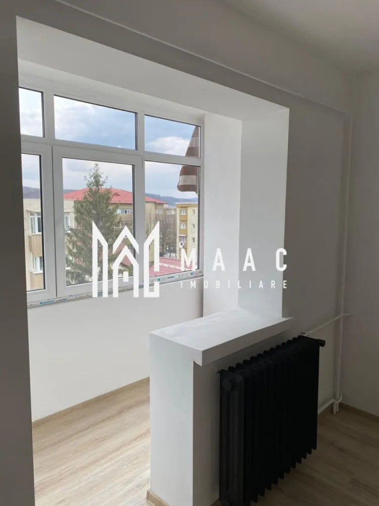 Apartament 2 camere| Renovat| Zona Nord - MAAc Imobiliare vă propune spre vânzare un apartament cu 2 camere, decomandat, situat la etajul 4 al unui imobil amplasat într-o zonă apreciată a orașului, în imediata apropiere a Liceului Pedagogic și a Liceului de Arte.

Renovat cu atenție la detalii și finisat cu materiale de calitate, apartamentul oferă un ambient modern, luminos și primitor, fiind pregătit pentru mutare fără investiții suplimentare.

Caracteristici:
2 camere decomandate;
Etaj 4;
Compartimentare practică și funcțională;
Renovat complet;
Finisaje moderne și de calitate;
Living spațios și luminos, cu vedere către oraș;
Bucătărie bine organizată, ideală pentru utilizarea zilnică.
Avantajele zonei:
Poziționare excelentă, lângă Liceul Pedagogic și Liceul de Arte;
Aproape de școli, grădinițe și instituții de învățământ;
Acces facil către cinematografe, teatre, muzee și alte puncte de interes cultural;
Parcuri și spații verzi în apropiere, ideale pentru relaxare;
Stații pentru mijloacele de transport în comun la doar câteva minute de mers pe jos;
Magazine, farmacii și alte servicii esențiale în imediata vecinătate.

Datorită poziției excelente și stării foarte bune în care se află, acest apartament reprezintă o alegere inspirată atât pentru locuință proprie, cât și pentru investiție.

Preț: 63.000 Euro

Pentru mai multe informații sau pentru programarea unei vizionări, vă rugăm să comunicați ID-ul CP3218233

MAAc Imobiliare – Profesionalism, transparență și soluții imobiliare adaptate nevoilor tale.