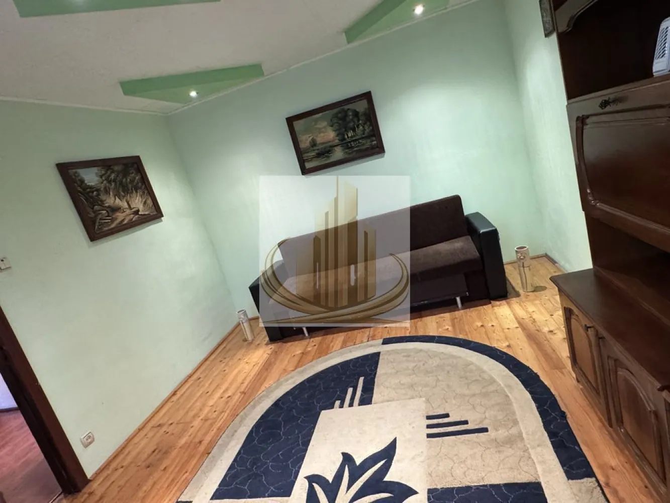 Apartament 2.5 Camere – Lipovei, Timișoara | Etaj 1 | Complet Mobilat - Se oferă spre vânzare apartament decomandat, confort 1, situat în zona Lipovei, una dintre cele mai căutate zone din Timișoara.

📐 Compartimentare eficientă:

2 dormitoare
Living open-space generos + hol
Baie
Balcon

🏢 Etaj 1 din 4 – poziționare ideală

🔹 Dotări și beneficii:

✔️ Centrală proprie
✔️ Aer condiționat
✔️ Geamuri termopan
✔️ Ușă metalică
✔️ Mașină de spălat + frigider
✔️ Se vinde complet mobilat

🌿 Vedere către spațiu verde – zonă liniștită

📍 Locație excelentă:
2 minute de Bega Lipovei, Lidl, Pepco, sală fitness
Aproape de bănci, transport în comun
3 minute de Școala Generală nr. 7
7 minute de Iulius Mall

💰 Preț: 112.000 € (ușor negociabil)
📲 Vizionare imediată