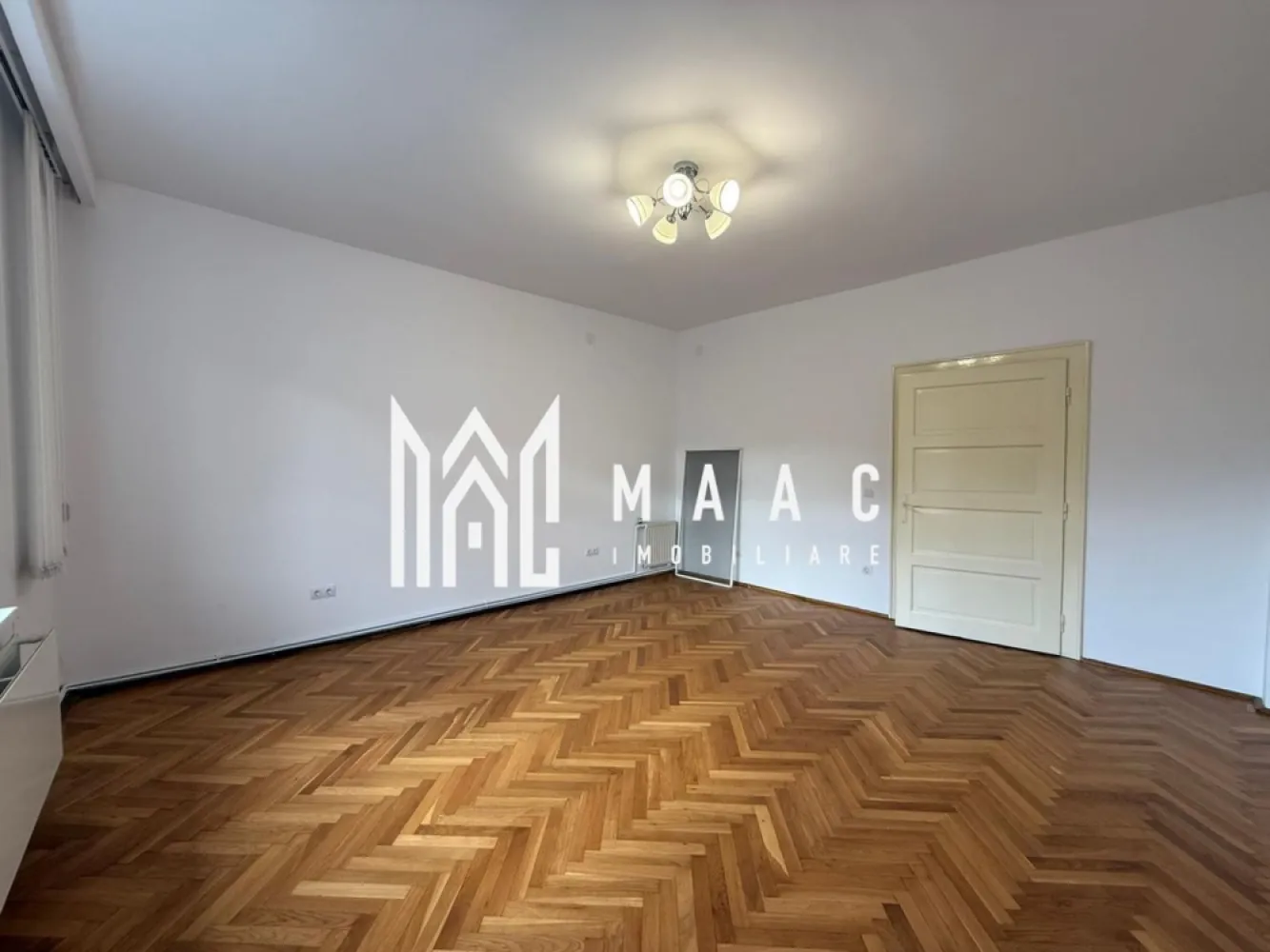 Spatiu birouri | Renovat | Garaj | Gradina | C. Dumbravii - MAAC IMOBILIARE aduce in atentia dumneavoastra, spre inchiriere, o casa individuala, renovata, construita pe un singur nivel, amplasata in zona Calea Dumbravii. Proprietatea este compusa din: Demisol: pivnita generoasa cu aerisire naturala, baie cu geam si hol. Parter inalt: 3 camere, bucatarie complet mobilata si utilata cu acces in podul amenajat si izolat (care este desfasurat pe toata suprafata casei) , baie cu geam de aerisire, hol si acces pe terasa cu priveliste in gradina proprie. Se pot parca 6 masini (1 in garaj, 3 in fata garajului si 2 in fata casei). De asemenea, in spatele garajului se regaseste o magazie pentru depozitare. Instalatiile sanitare, electrice si termice au fost schimbate. Casa are 2 cai de acces si compartimentarea este echilibrata. La cerere se poate mobila conform necesitatilor. Zona este superba, aflandu-se la cateva minute de mers pe jos de parcul Sub Arini, centre de invatamant, medicale, comerciale si de asemenea, este foarte aproape de centrul orasului. Se percepe garantie in cuantumul unei chirii lunare. Se inchiriaza pe minim 12 luni. Se preteaza ca si rezidenta sau spatiu de birouri. Pentru mai multe detalii precizati telefonic ca ati vazut anuntul cu ID: CP2803008